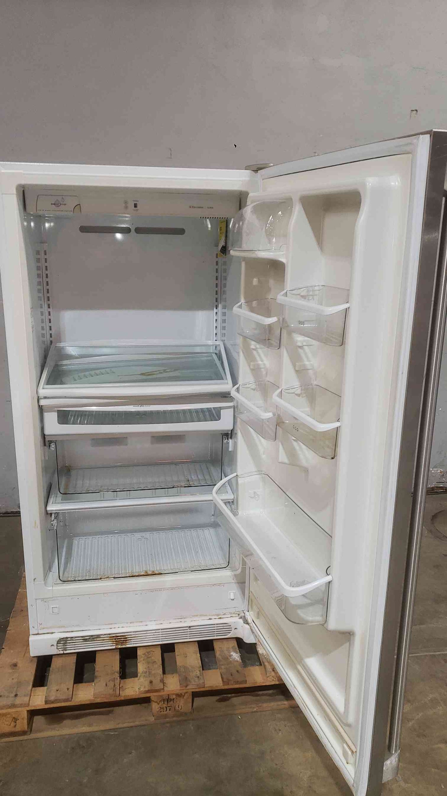 ELECTROLUX ICON 115VAC 5A Stainless Cafeteria Refrigerator E32AR75FPS5 (SKU: 112449)
