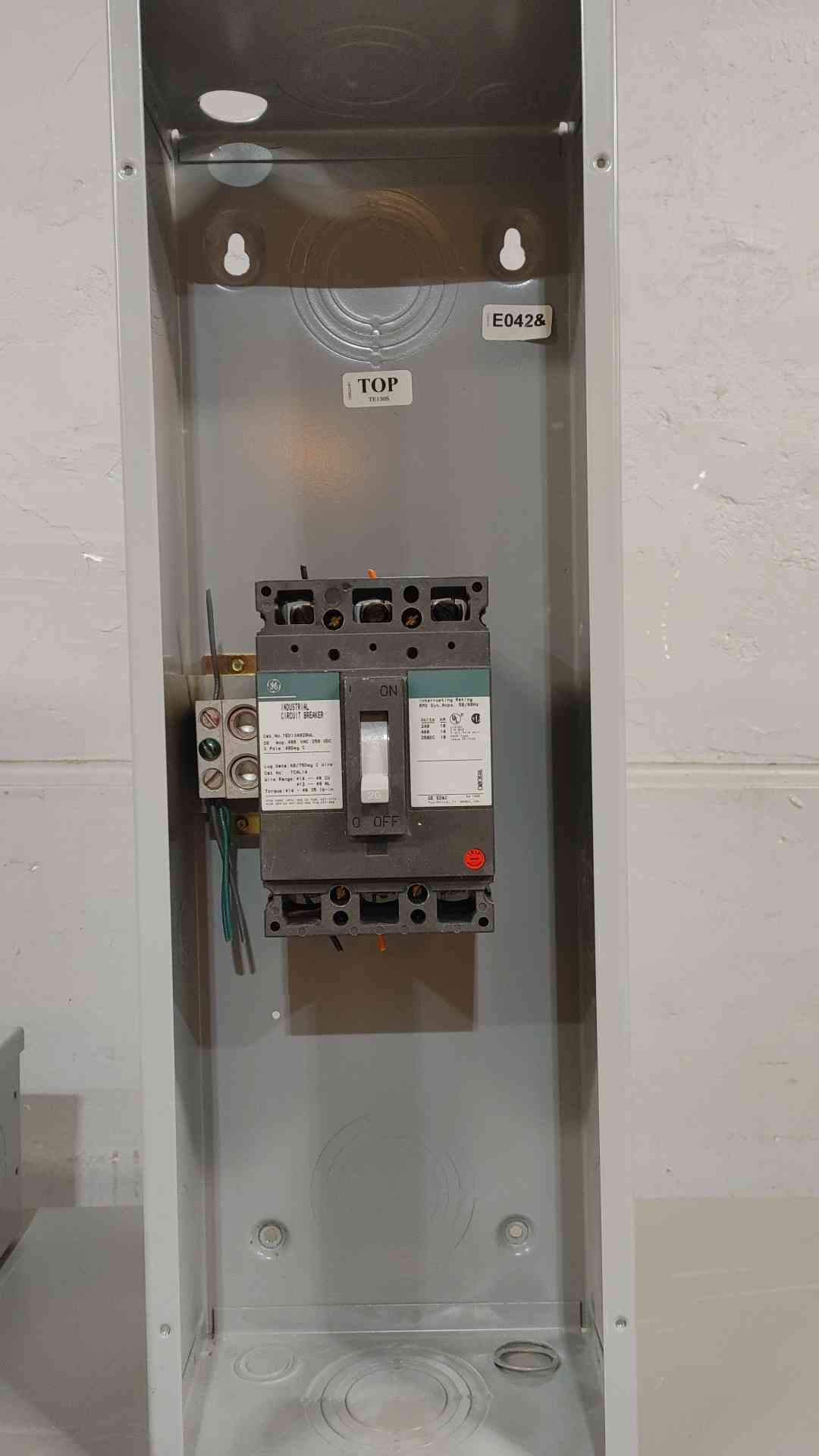 GE 20A 3Pole Enclosed Industrial Circuit Breaker TED134020WL (SKU: 112472)
