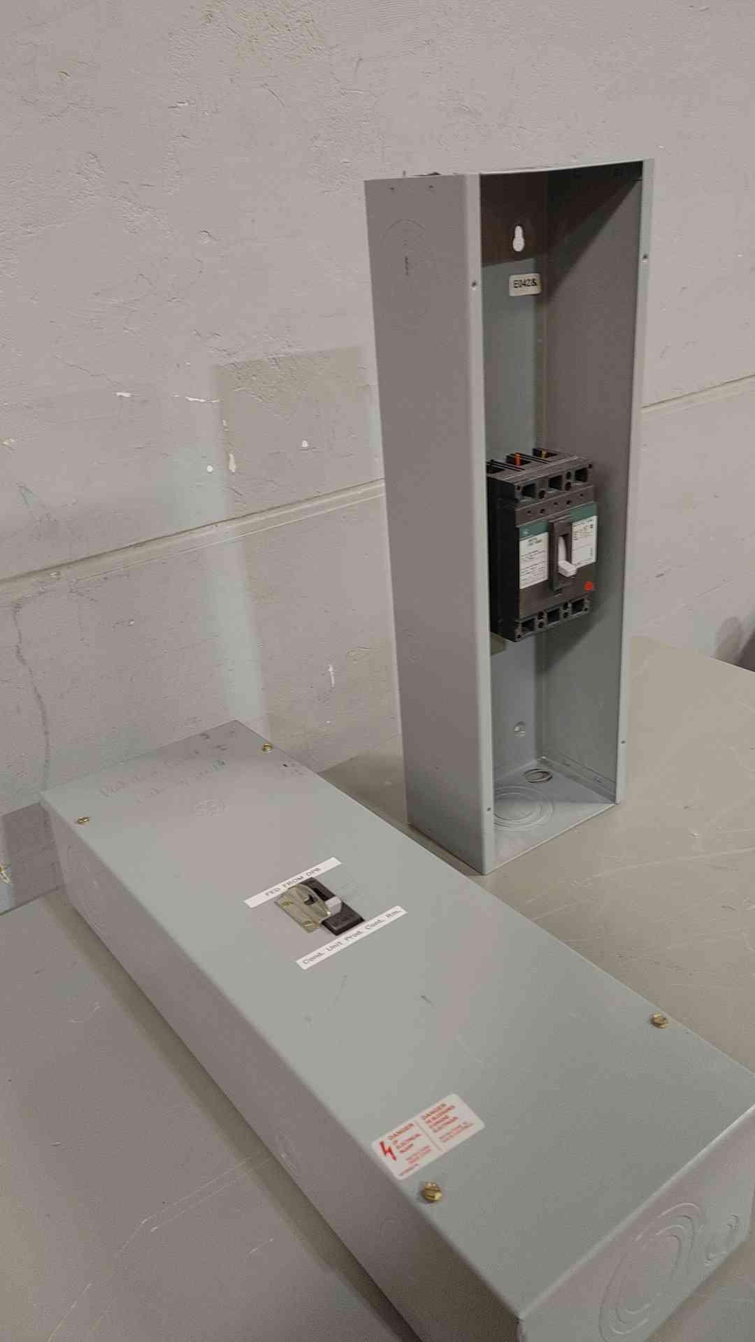 GE 20A 3Pole Enclosed Industrial Circuit Breaker TED134020WL (SKU: 112472)