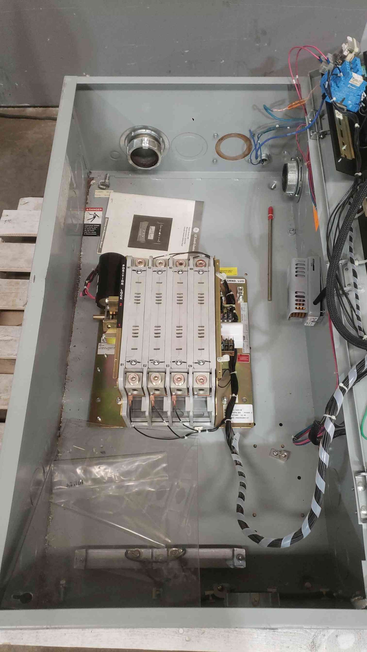 GE Zenith ZS Series 260A 480V 3PH Automatic Transfer Switch ATS ZS4SB02641-07 (SKU: 112526)