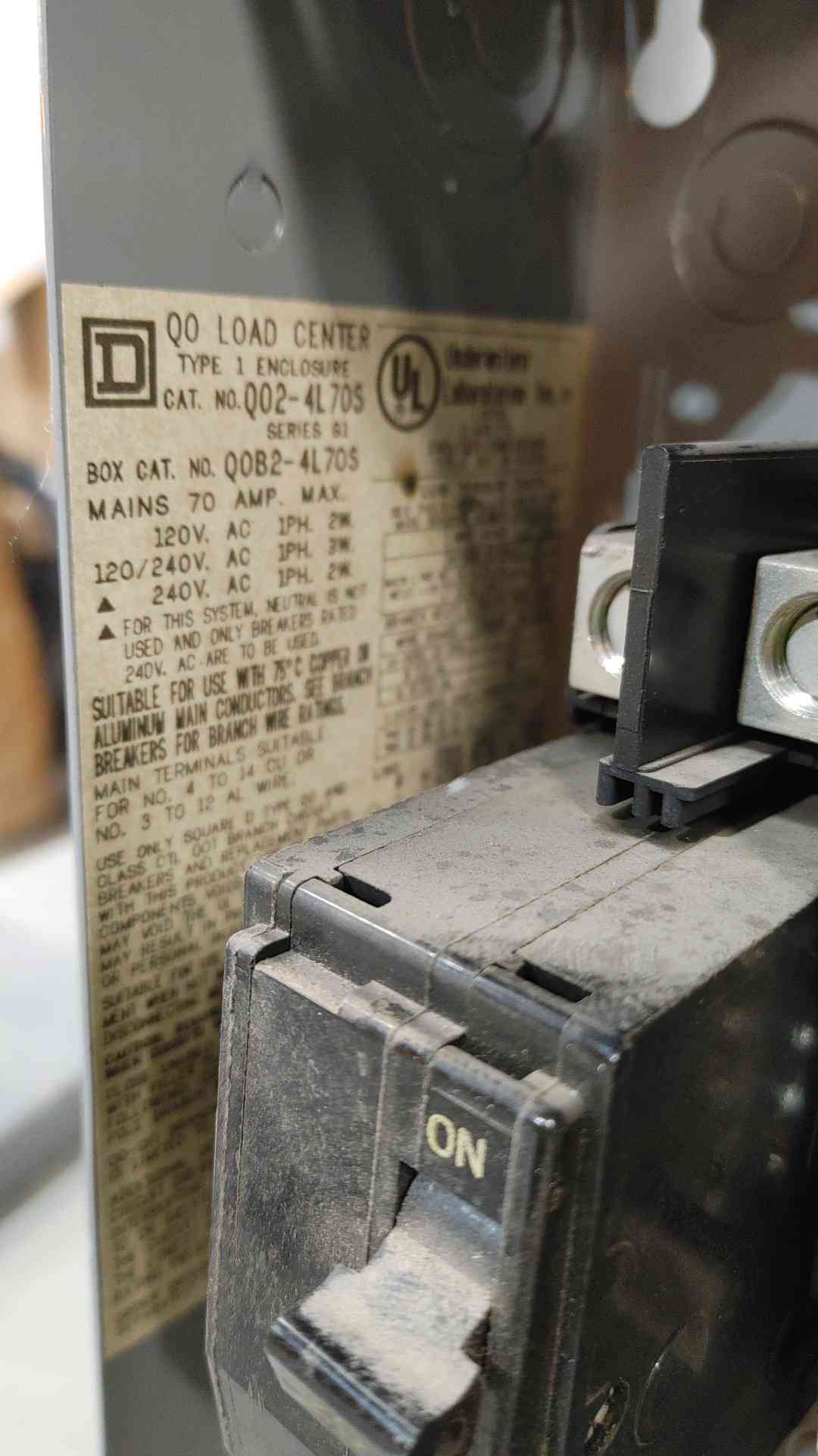 Square D 70A MAX. 120/240V Breaker Box Q02-4L70S(SKU: 112555)