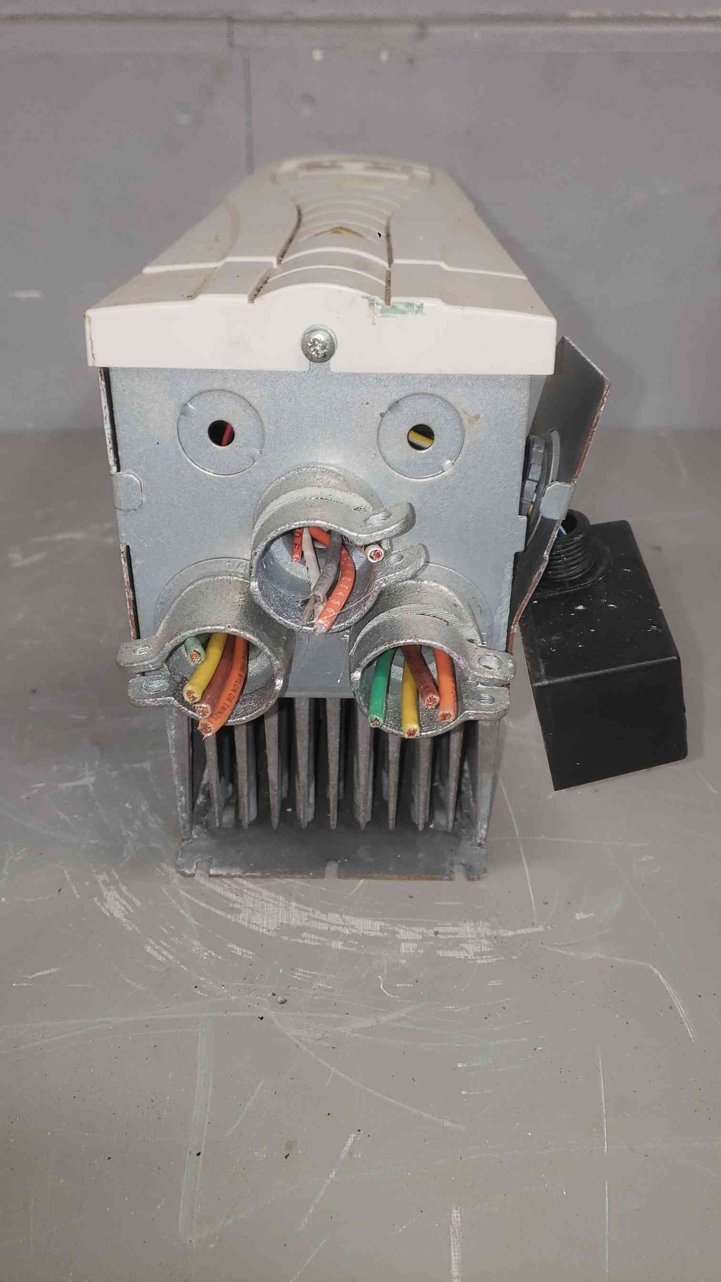 AS-IS ABB 15HP 3PH HVAC Driver ACH550-UH-023A-4+K452 (SKU: 112609)
