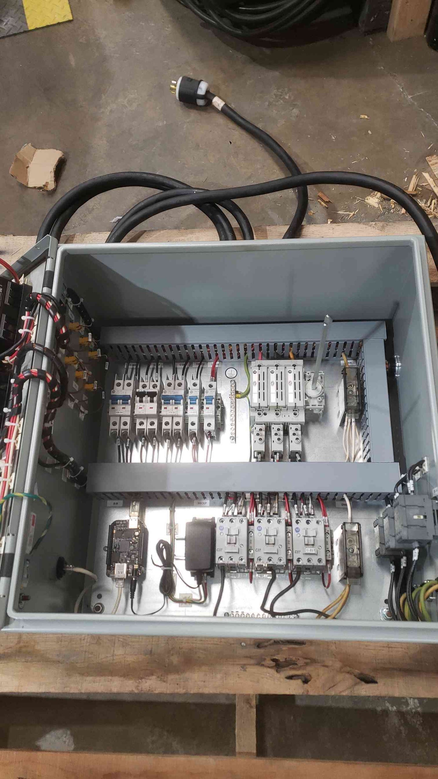 Ambri 208VAC 16A 3PH 3-Zone Heater Control Panel Meters & Relays (SKU: 112615)