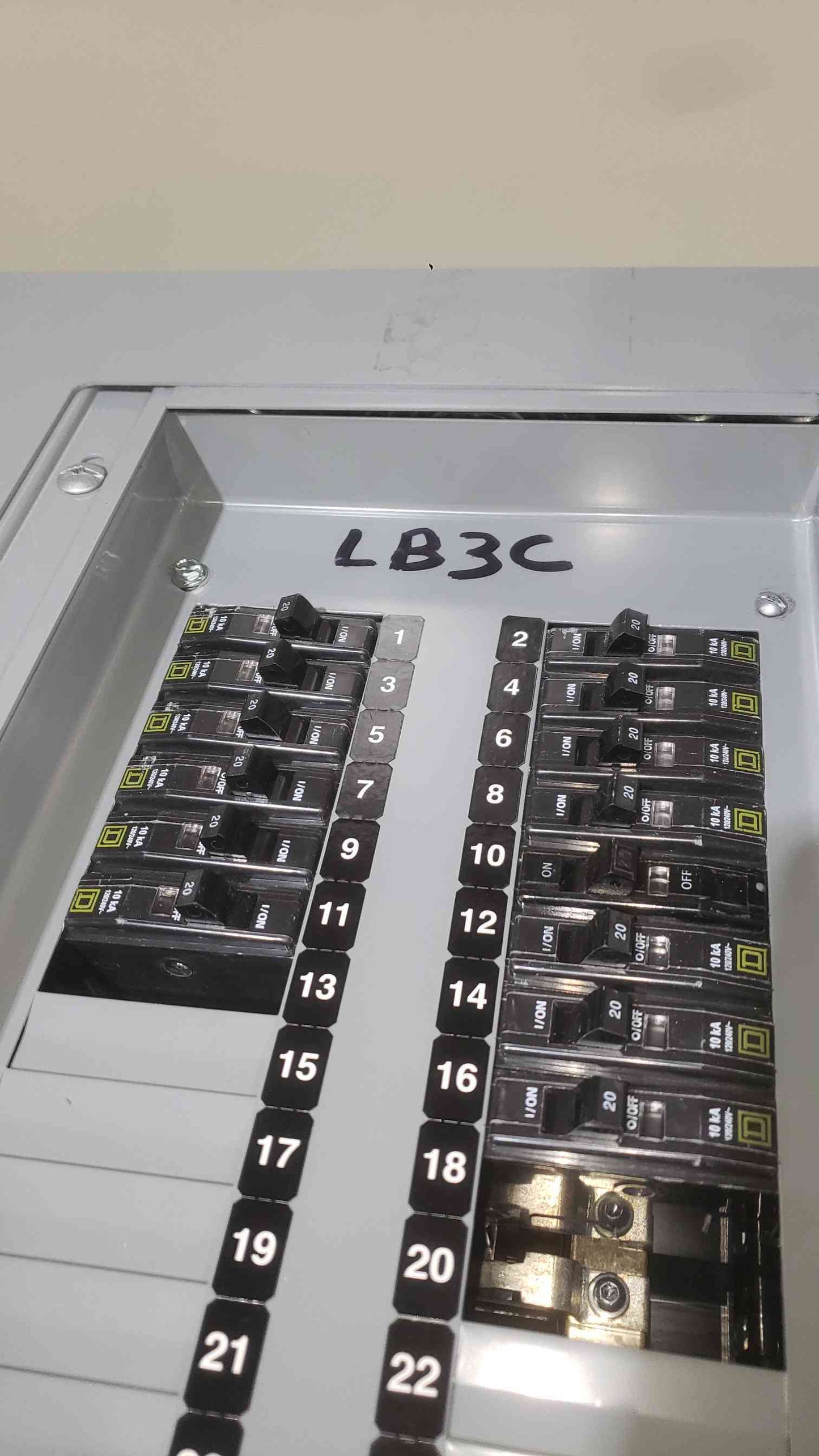 Square D 100A 240V~ 3PH 4W Panelboard NQOD424M100CU (SKU: 112697)