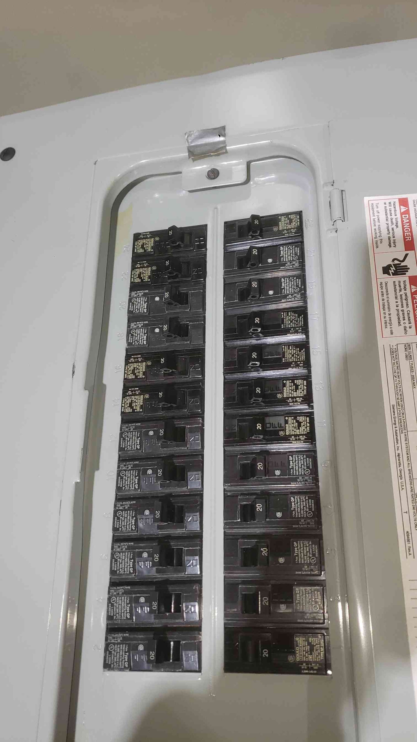 Siemens 150A 3PH Load Center COPPER BUS 24-Space MLO Loaded w/ 24 QP Breakers (SKU: 112728)