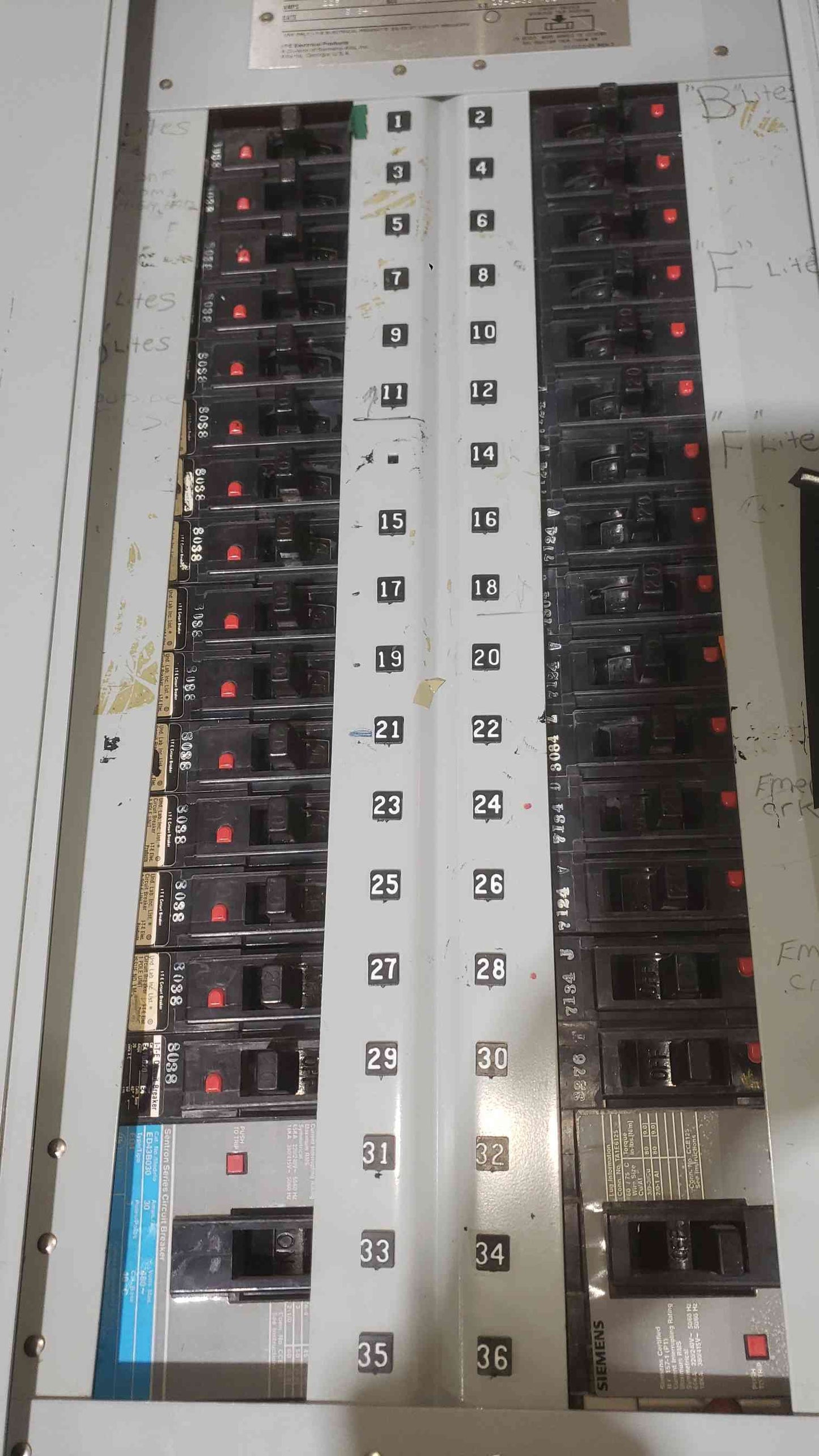 I-T-E Siemens CDP Panelboard 225A 480Y/277V 3P 4W w/ Siemens ED43B030 Breakers (SKU: 112729)