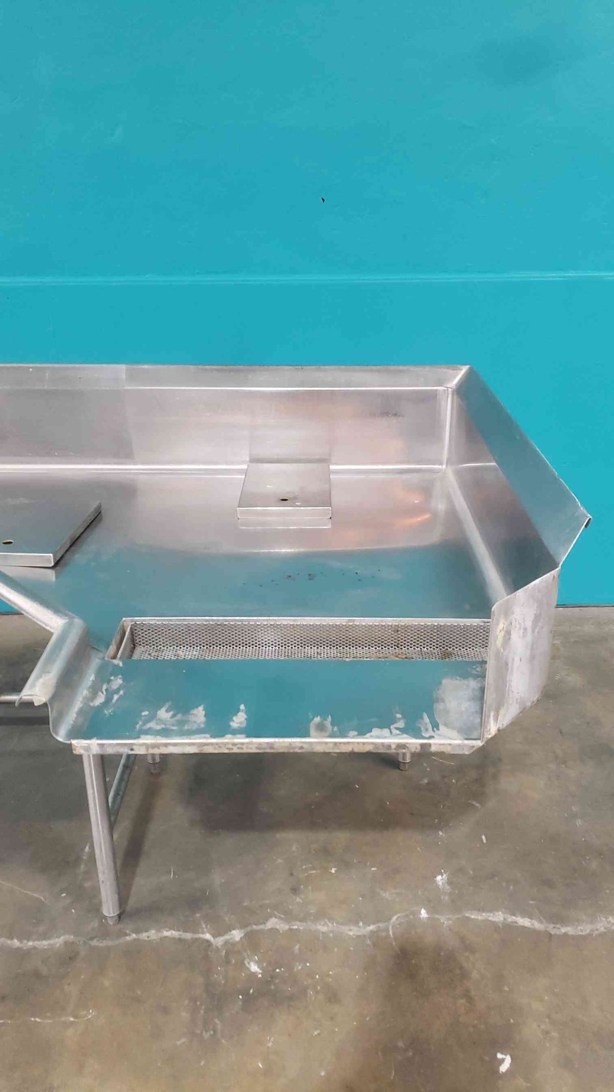 Stainless Steel Cafeteria Prep Workspace W/Drain (SKU: 112995)