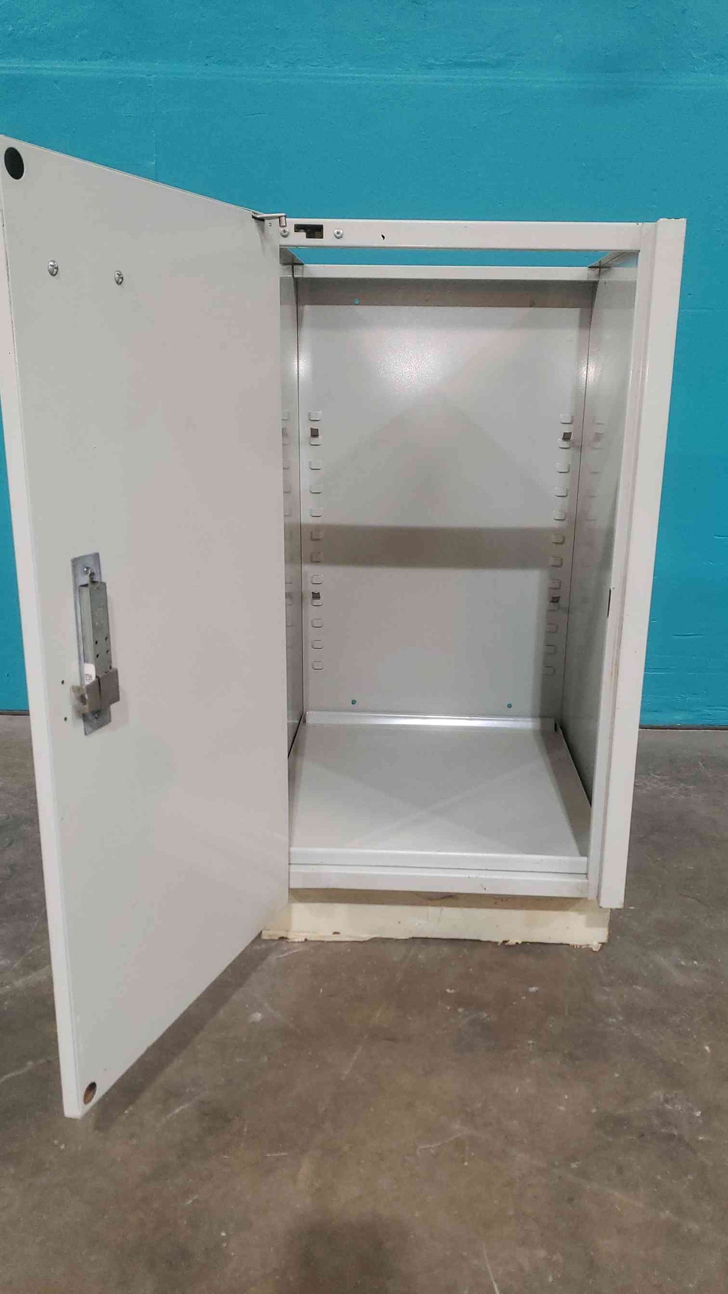 Saint Charles Gray 18" Door Only Casework (SKU: 113103)