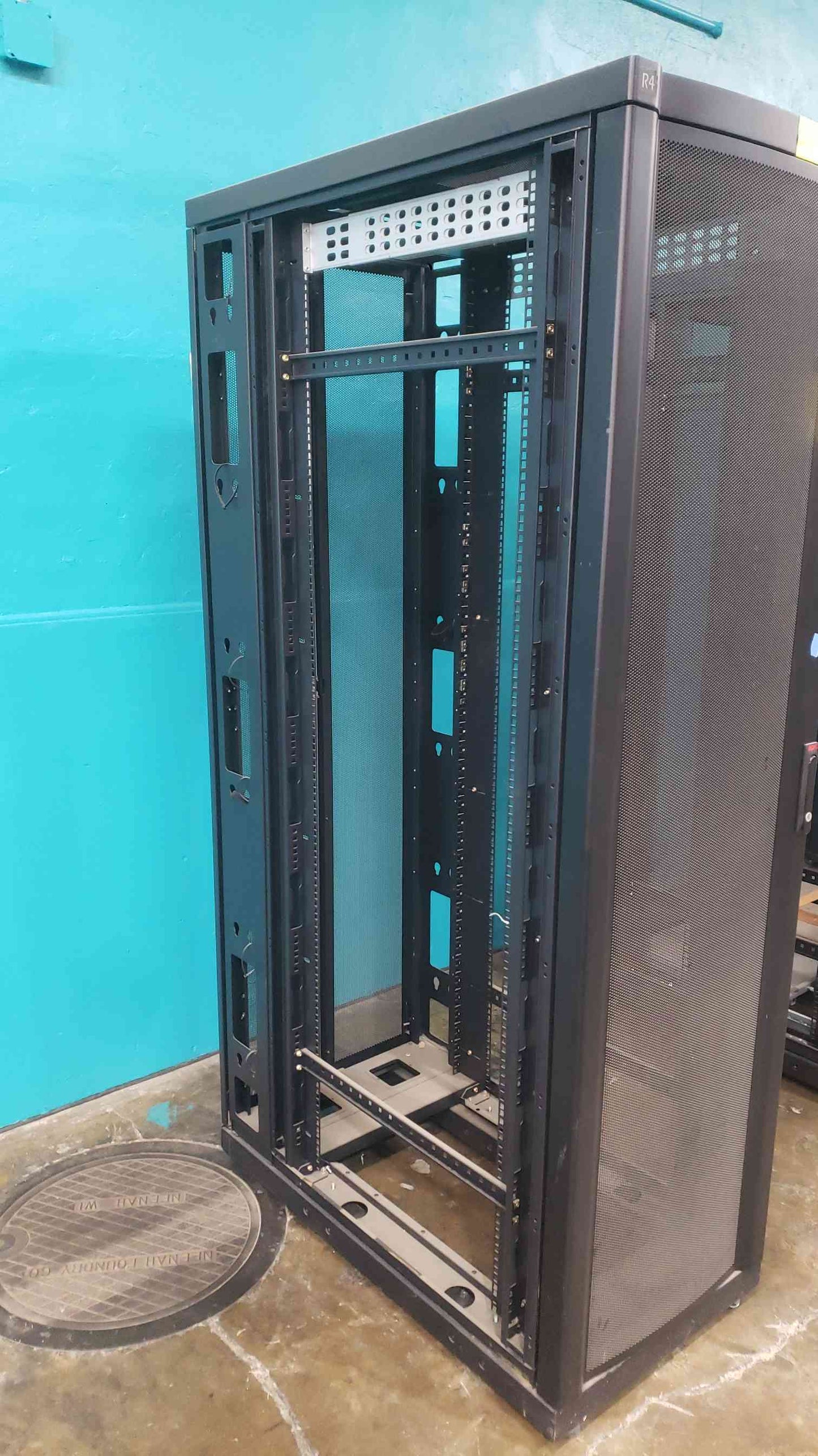 42U APC AR2100 Server Rack Cabinet Non-Enclosed (SKU: S6LLST2097)