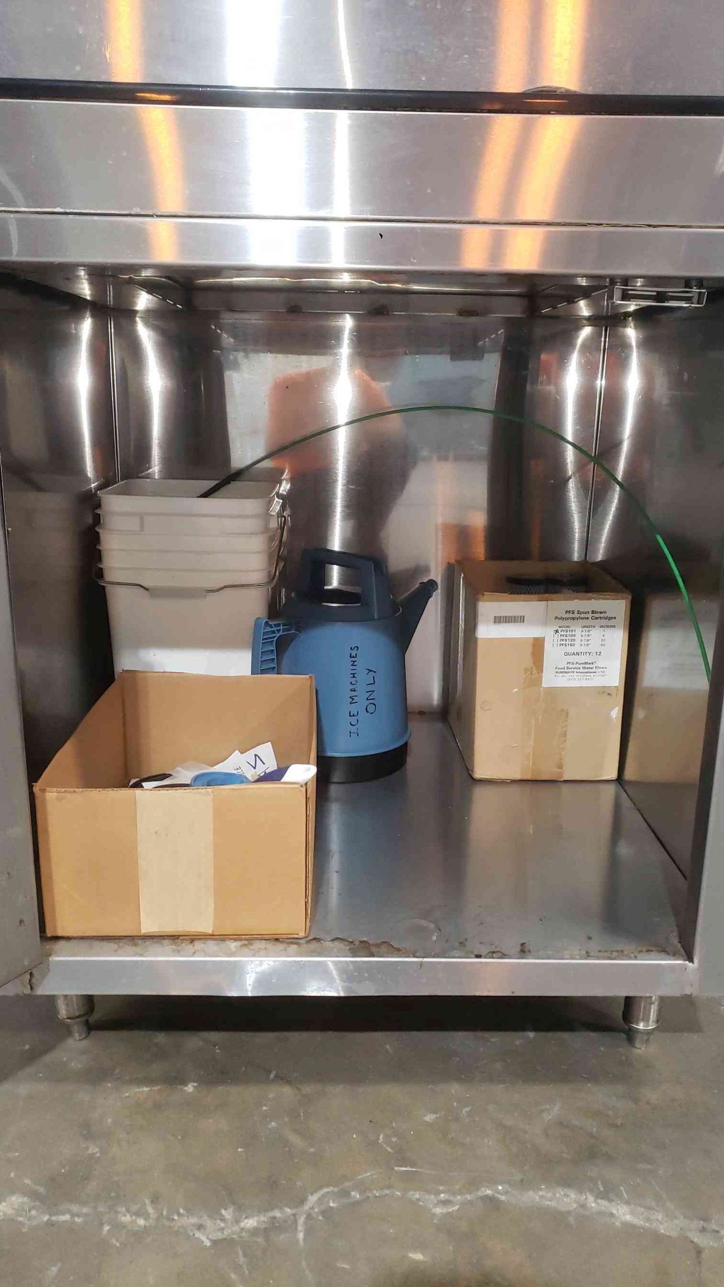 Hoshizaki KML-600MWH Crescent Cube Ice Maker & DM-180A Ice Dispenser Combo - 600lb/24h (SKU: 113214)