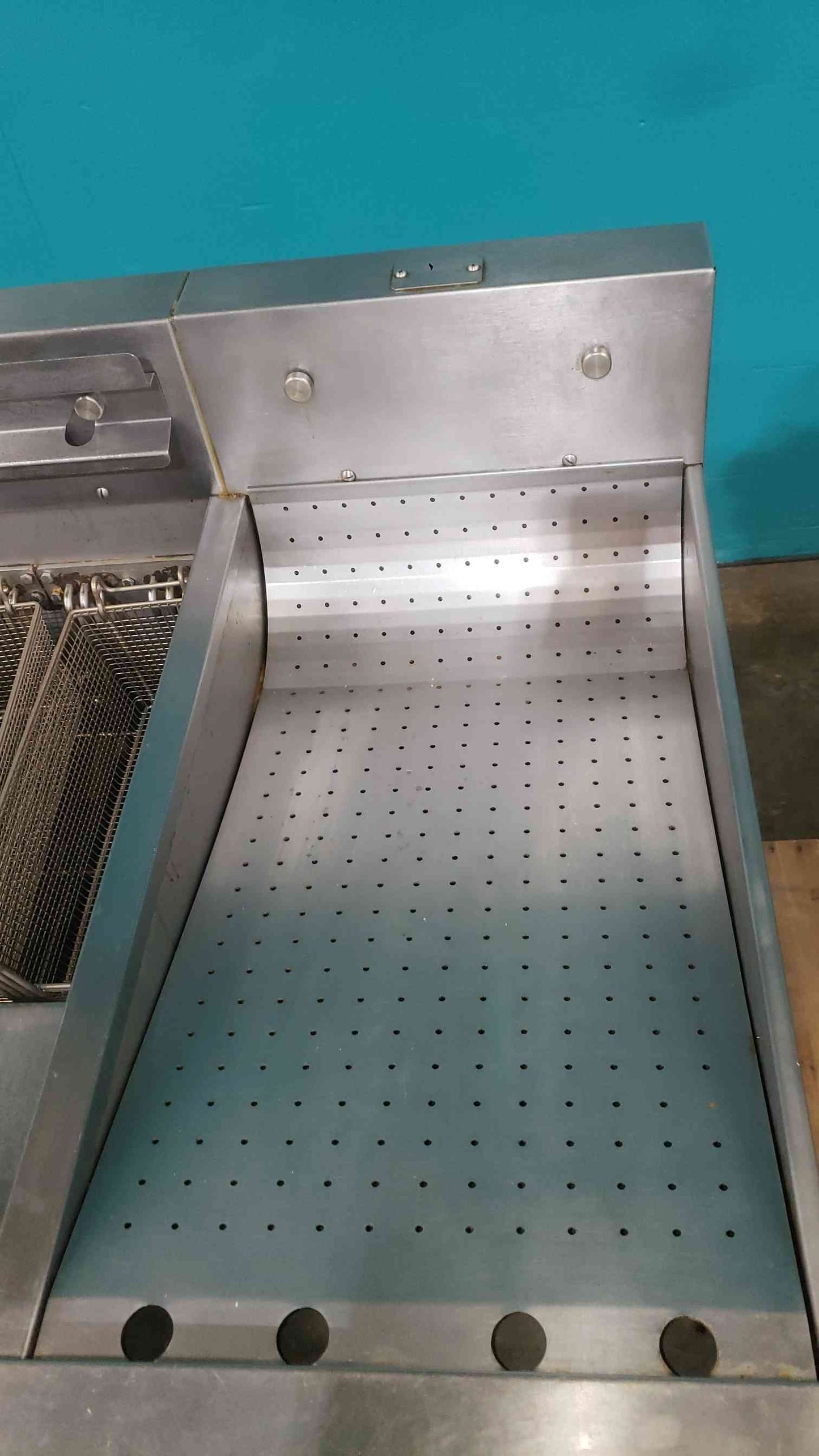 Pitco Commercial Deep Fryer w/ Integrated Dump Station Holding Cabinet (SKU: 113622)