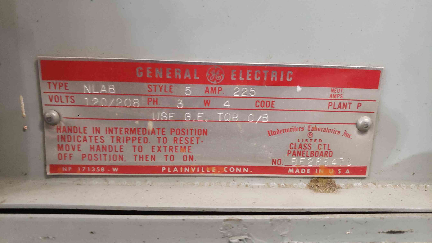 GE NLAB 225A 120/208V 3 Phase Panelboard 35x 20A 15A TQB Breakers BE265478