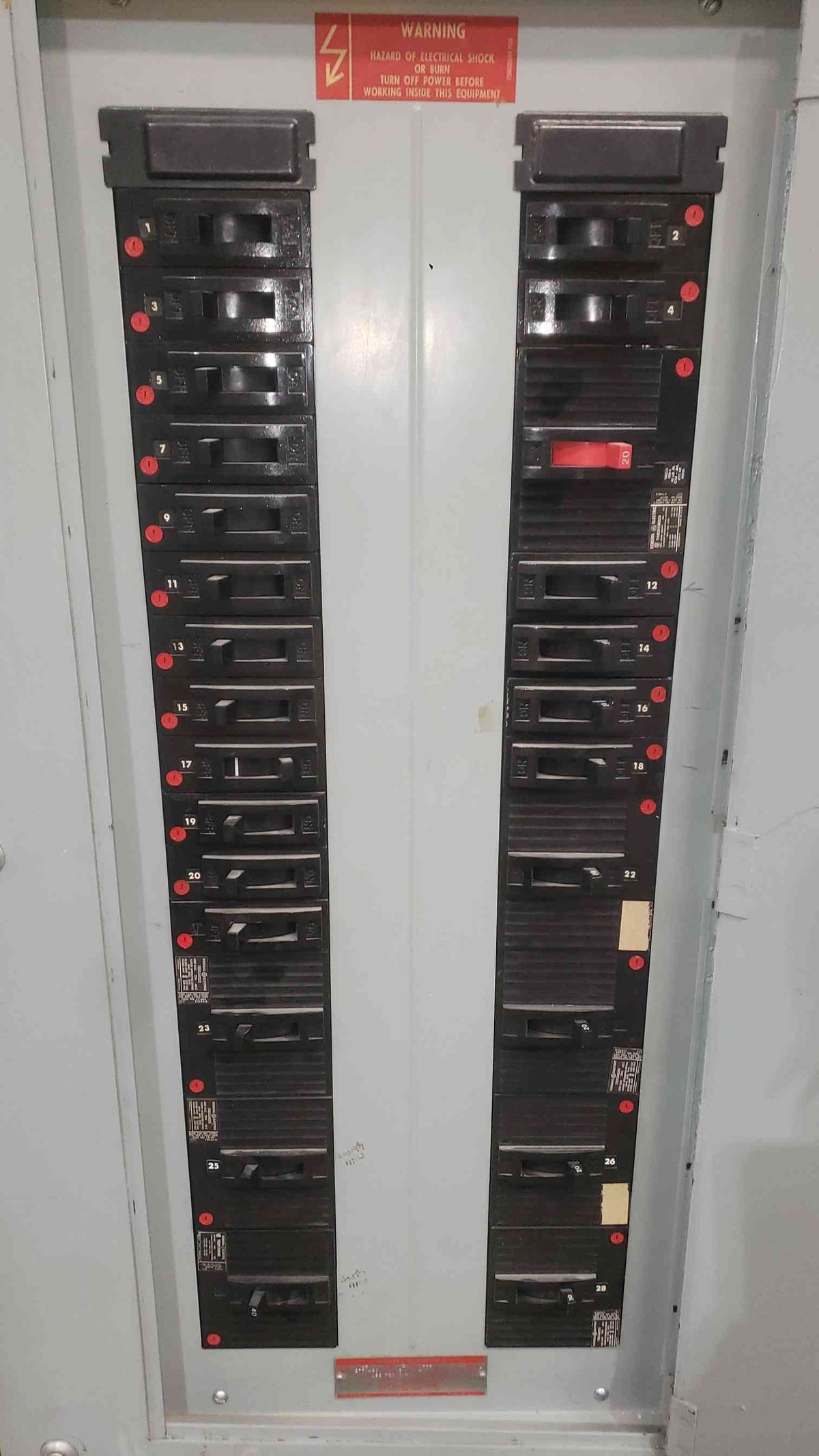 GE NHB 225A 277/480V 3 Phase Panelboard 8x TED Triple Pole & 18x Single Pole Breaker