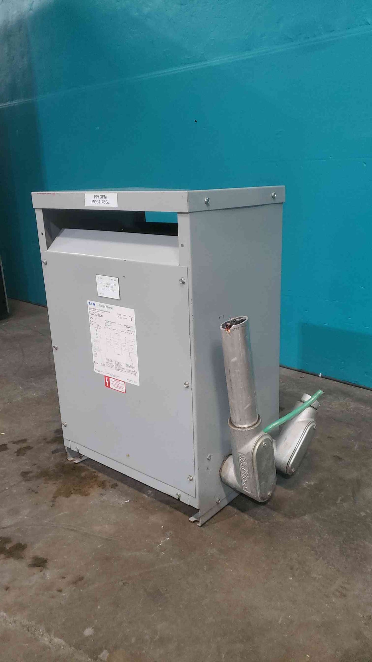 Eaton Cutler Hammer V48M28T30CU 30 KVA 3 Phase 480V to 208Y/120V Transformer CU
