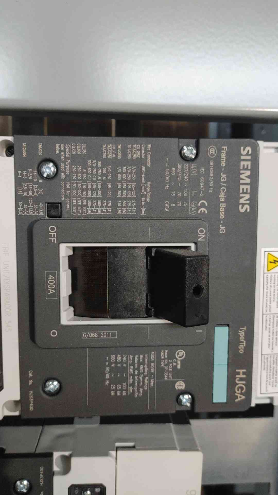 Siemens SB2 1600A 480V 3PH 4W Distribution Switchboard with 2x 400A HJX3P400