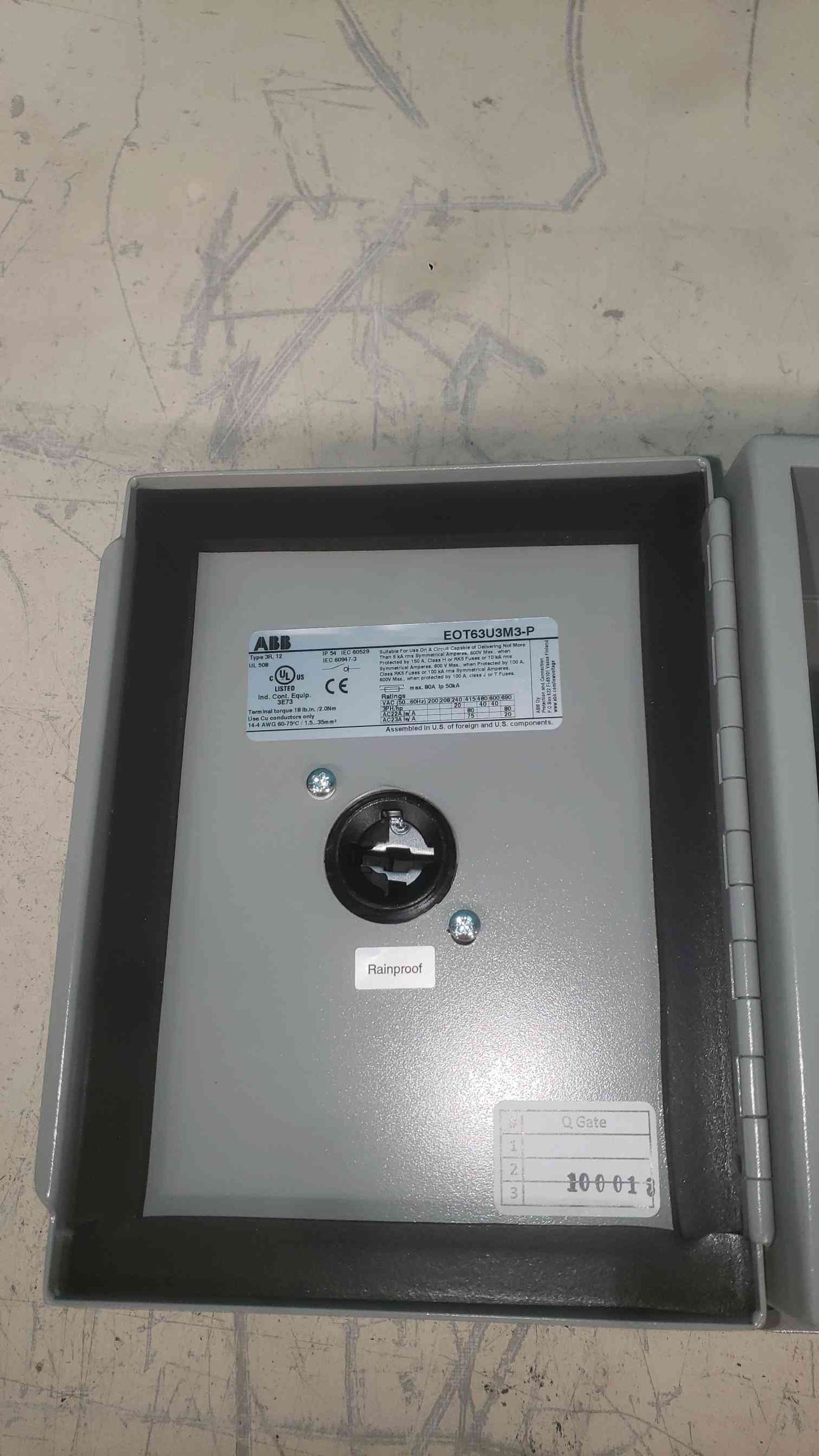 ABB EOT63U3M3-P Non-Fusible Disconnect Switch 80A 600V 3-Pole NEMA 3R 12 OT80F3