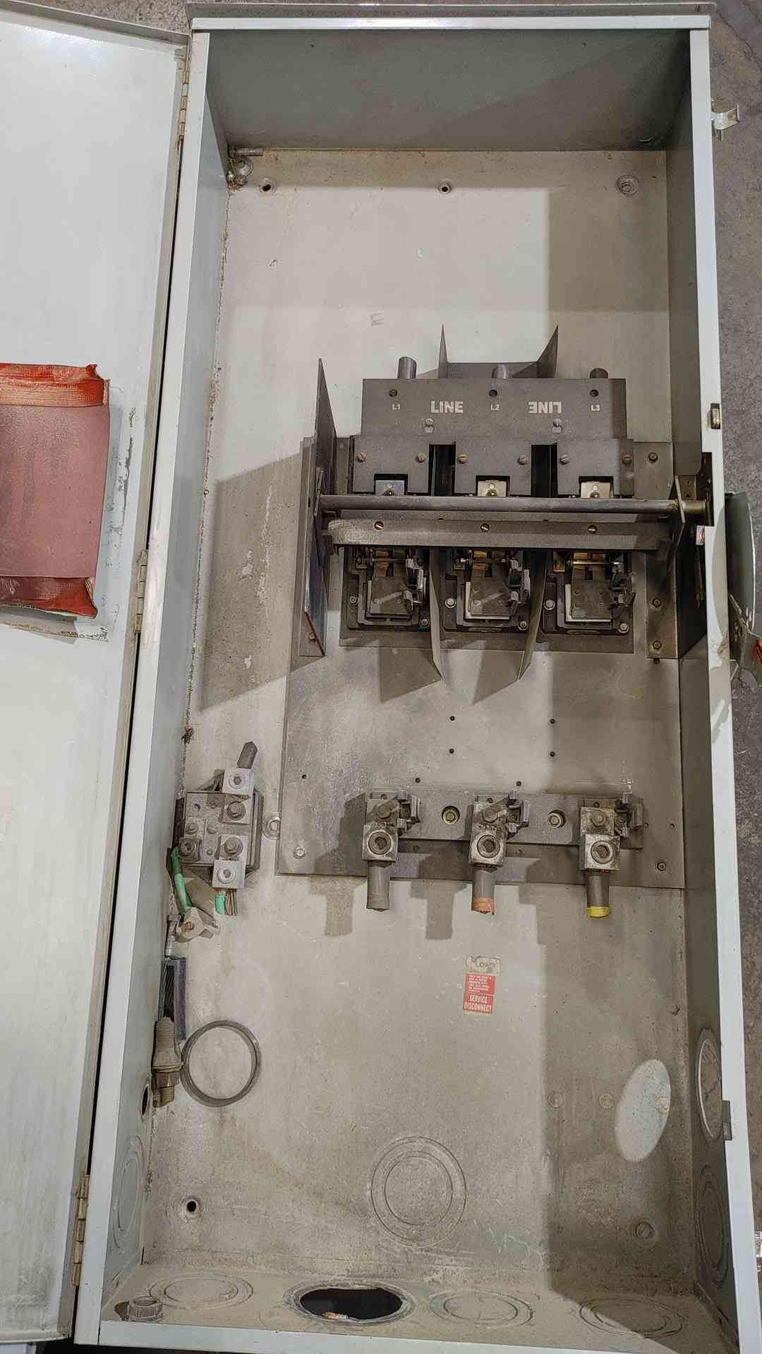 GE Heavy Duty Safety Switch 400A 600V Fusible Disconnect Service Entrance