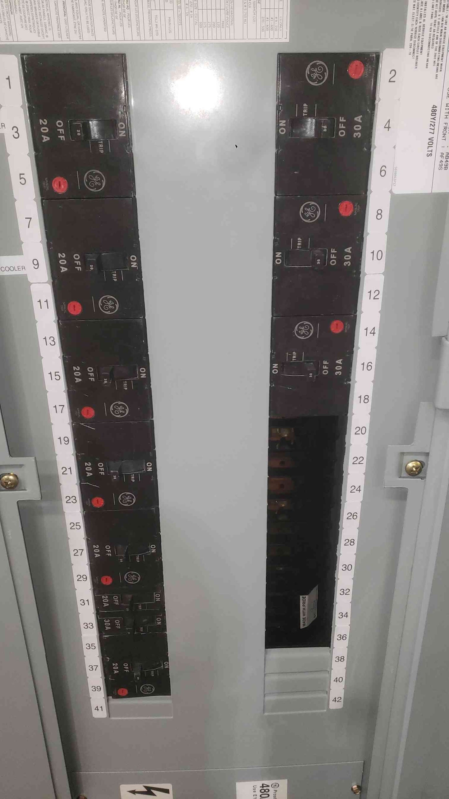 GE A-Series II AEU3422RCX 225A 480Y/277V 3PH 42 Circuit Panelboard Breakers