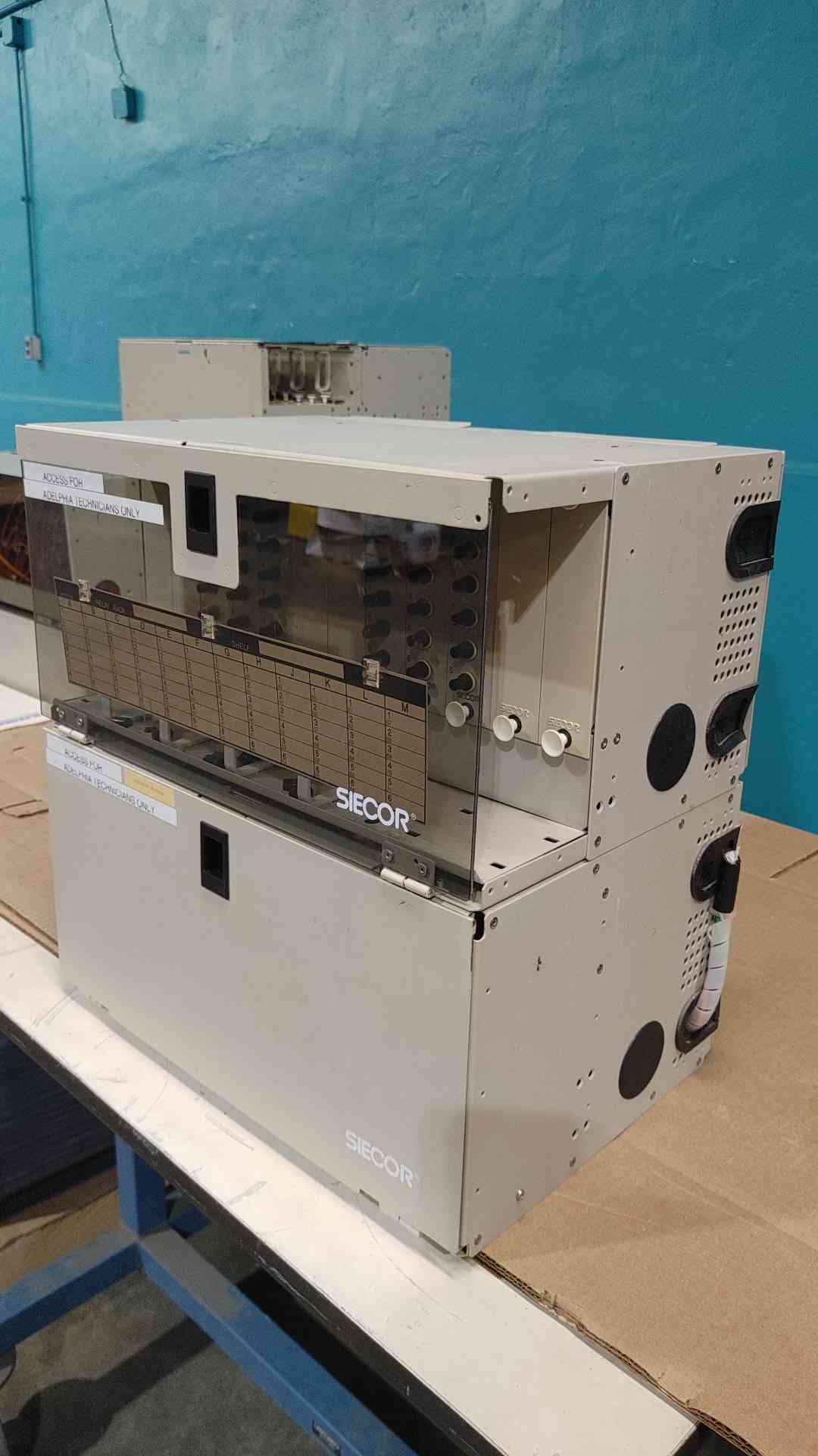 Siecor Corning Fiber Distribution Enclosure Patch Panel with Splice Tray Stack