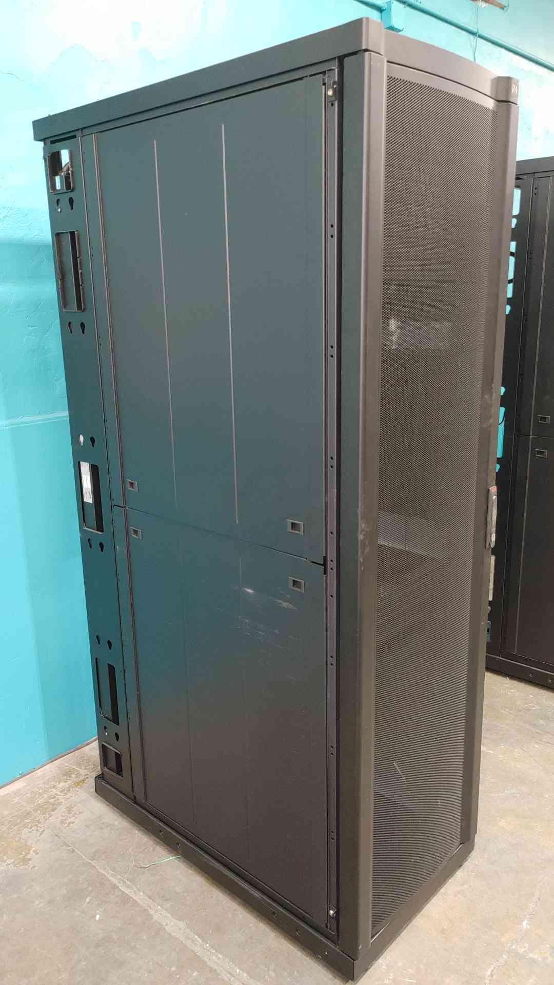 APC NetShelter SX 42U Server Rack Enclosure IT Cabinet 19" Black AR2101BLKX369