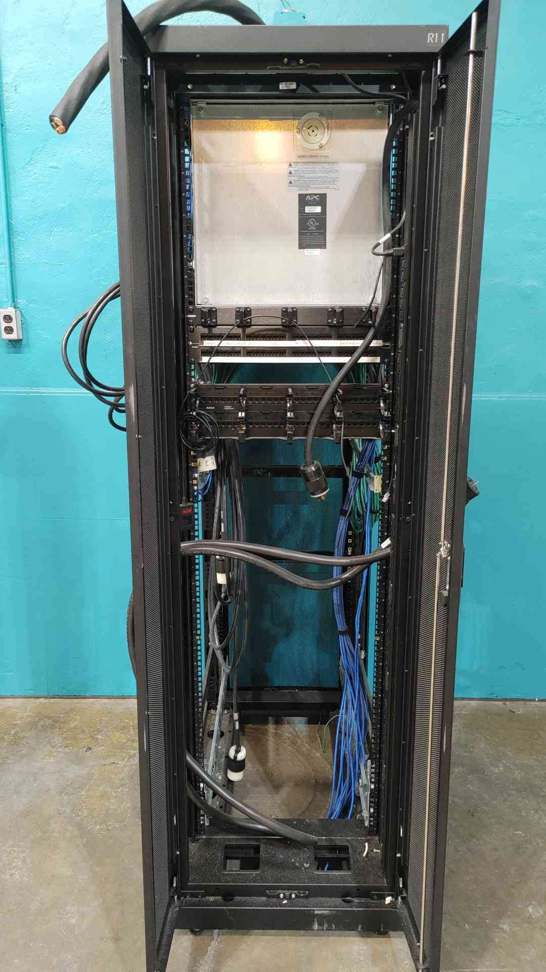 APC NetShelter VX 42U Rack w/ 29kVA Power Distribution Unit PDU 0G-PDRDP-F-13-X