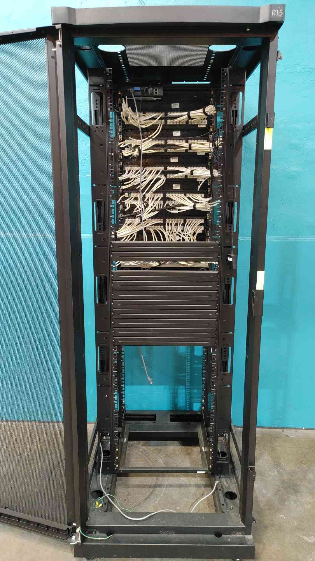 APC NetShelter SX 42U Server Rack Cabinet AR2311BLKX370 Populated Patch Panels