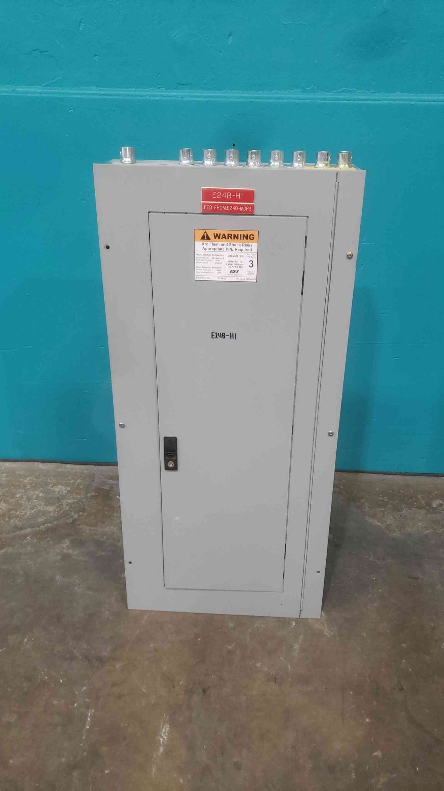 GE A-Series II 225A 480Y/277V 3 Phase Panelboard AEF3421KBX w/ 27x 20A Breakers
