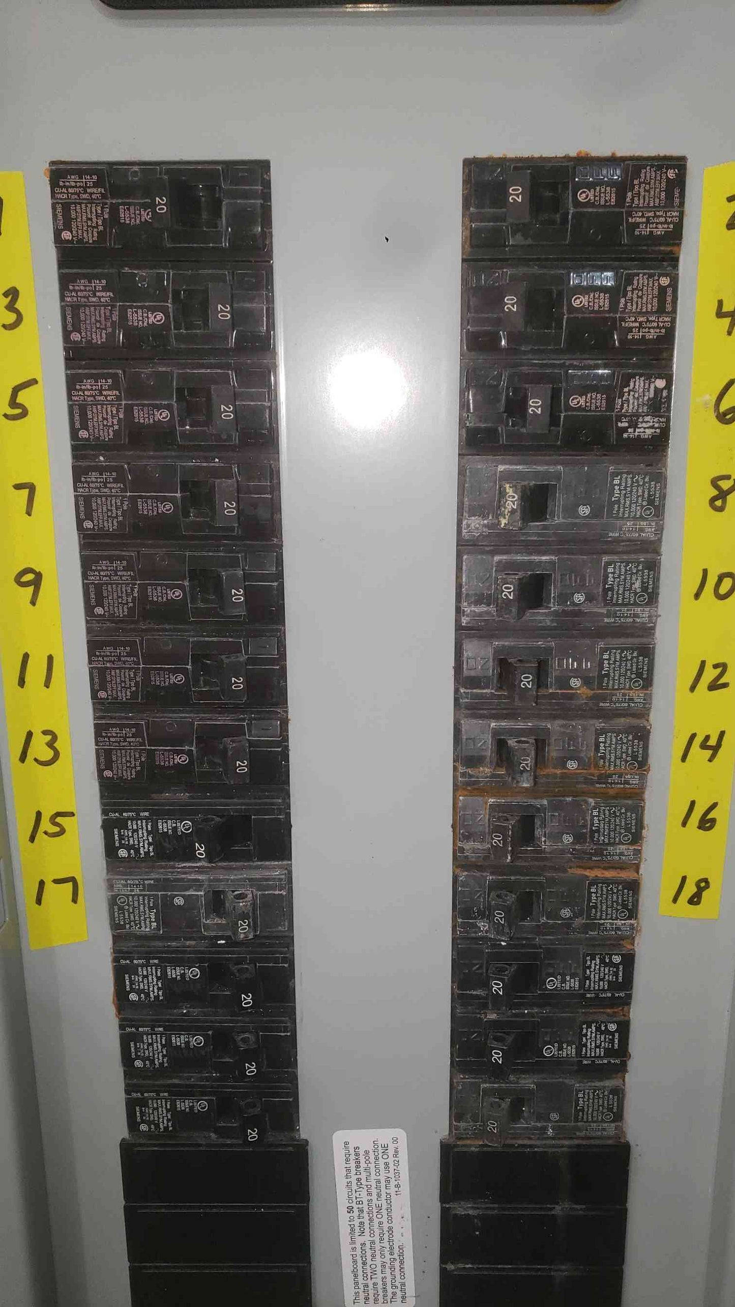 Siemens 250A 208Y/120 3PH 4W 100A Main P1C30BL100ATST 24x 20A Breakers