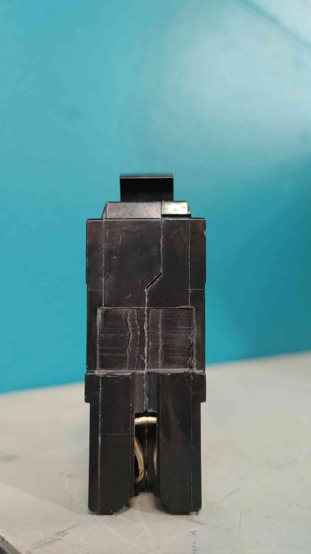 GE THQL1120 20A 1 Pole 120/240V Plug-In Residential Circuit Breaker THQL 20