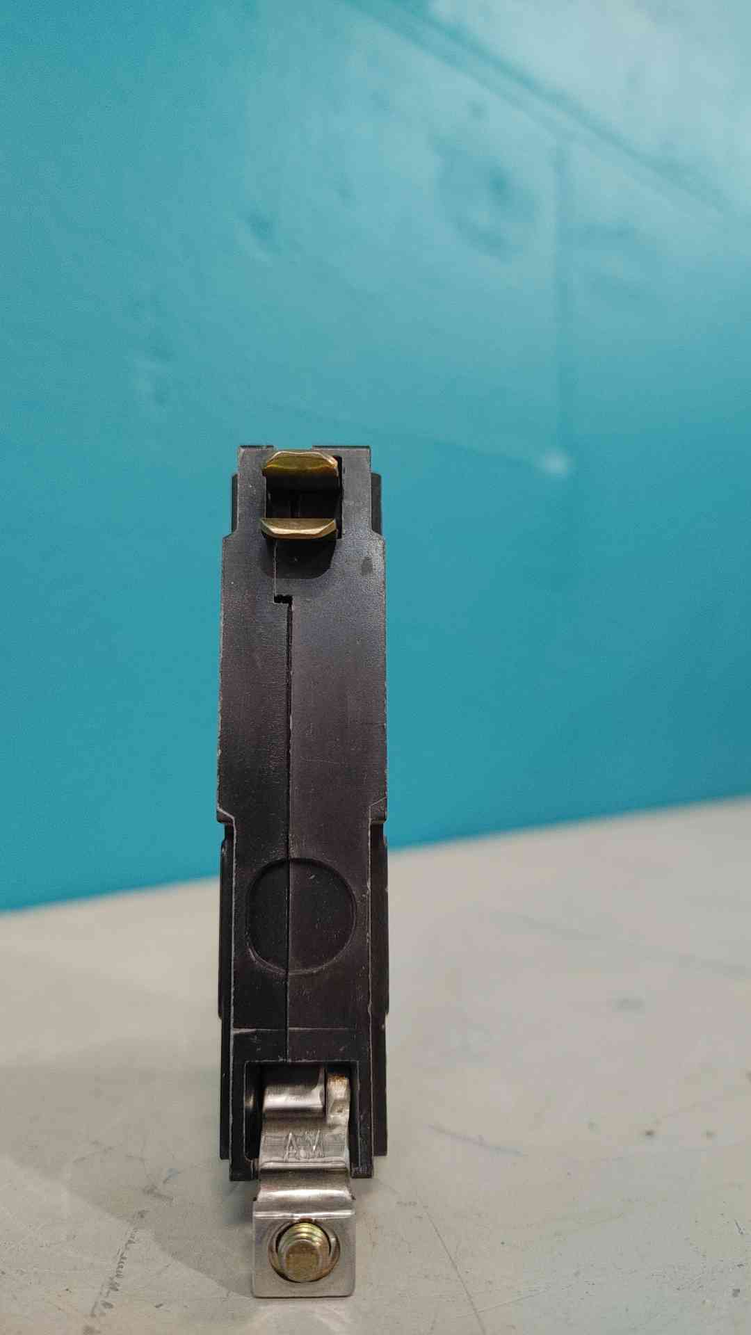 Square D QOB120 20A 1 Pole 120/240V Bolt-On Circuit Breaker Type QOB 20 Amp