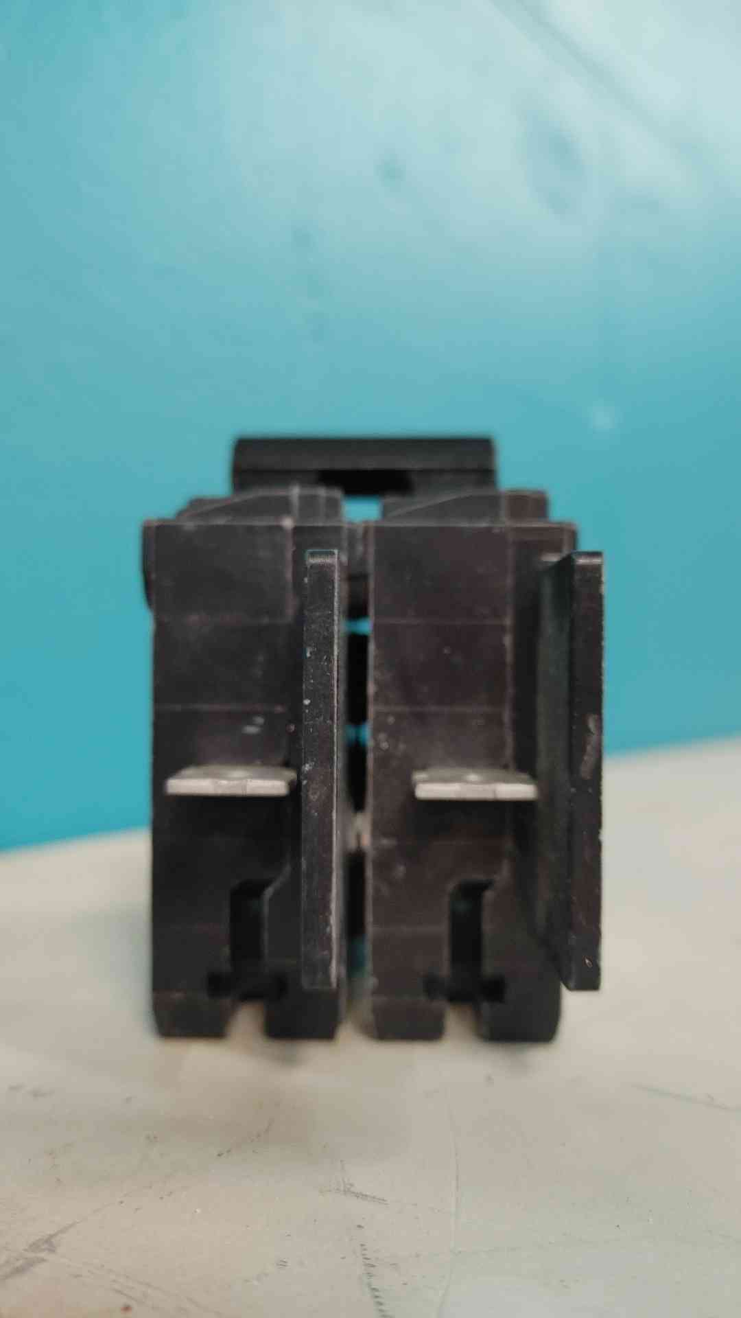 Siemens ITE BQ2B020 20A 2 Pole 120/240V Bolt-On Circuit Breaker Type BQ 20