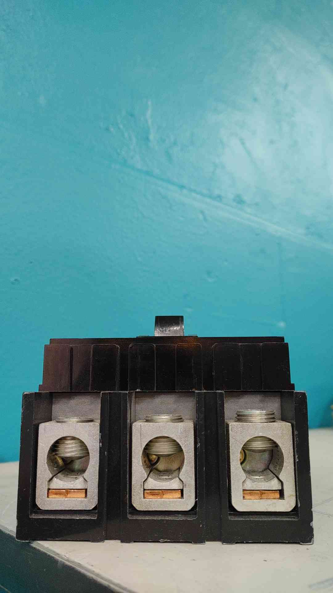 Square D Q2L3100 100A 3 Pole 240V Molded Case Circuit Breaker Type Q2L 100 Amp