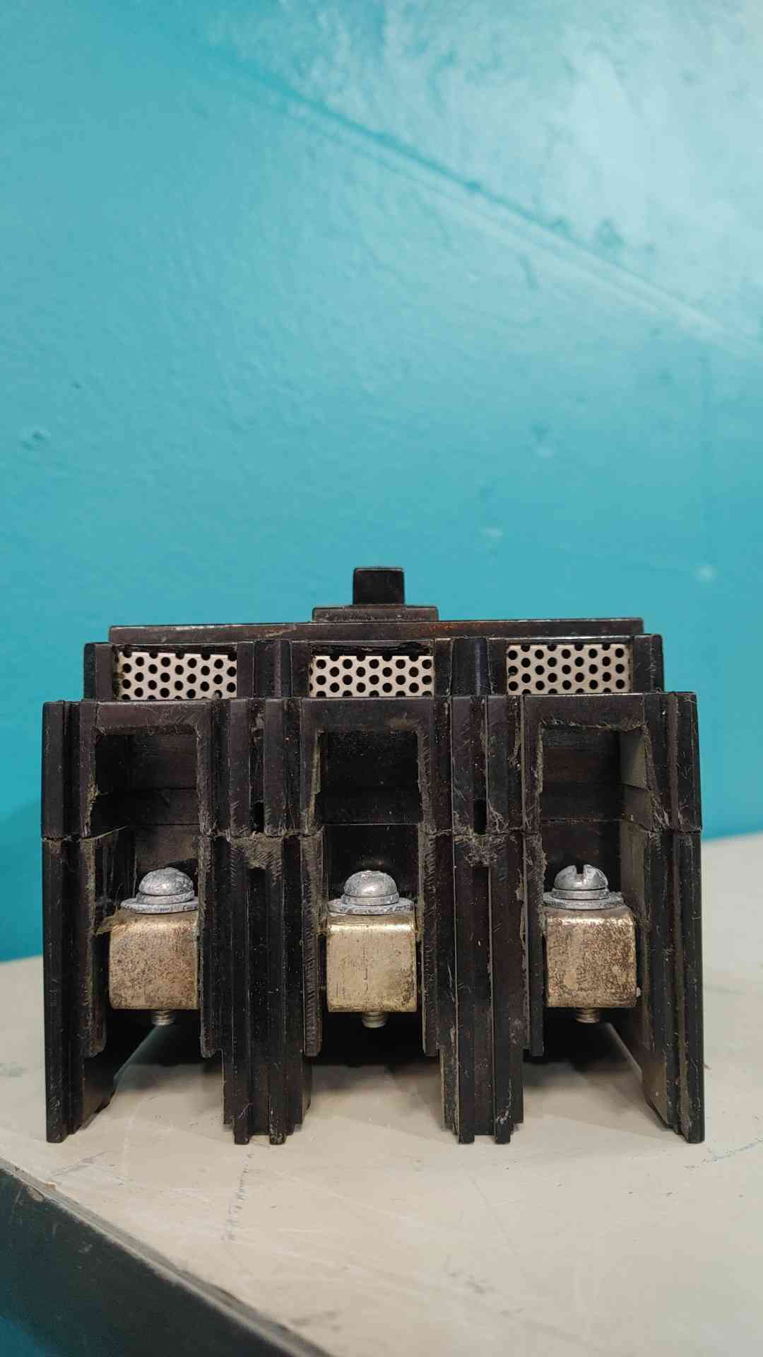 GE TE132040 40A 3 Pole 240V Industrial Molded Case Circuit Breaker Type TE 40