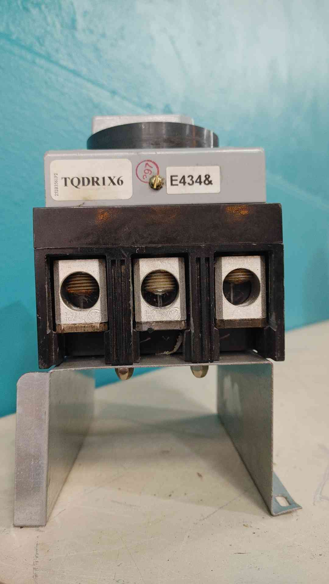 GE TQDR1X6 Rotary Handle Operating Mechanism Assembly W/ Lugs TCAL25 TQD THQD
