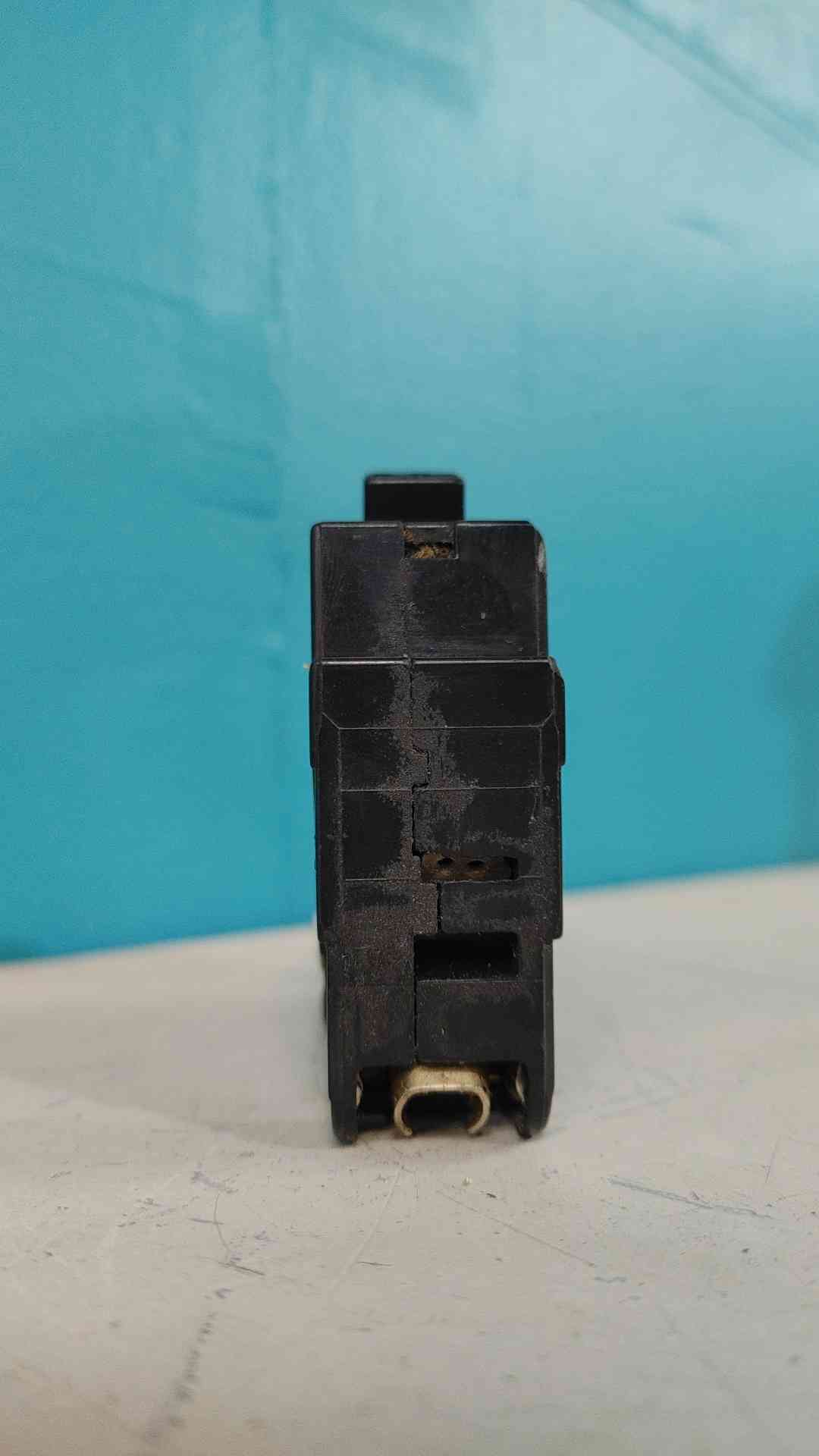 Square D EH14015 1 Pole 15 Amp 277V Plug-In Circuit Breaker EH-4