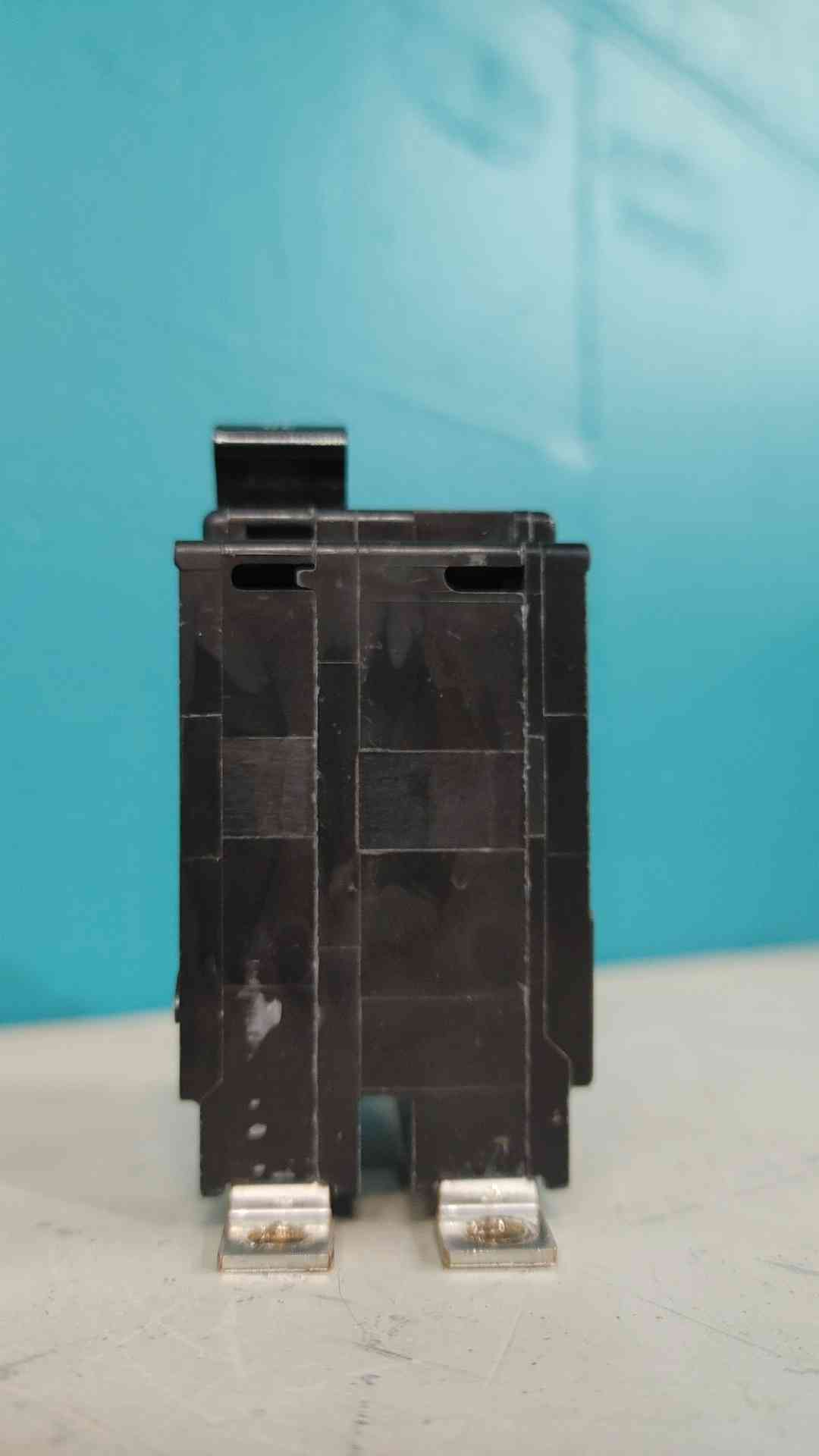 Square D QO230 2 Pole 30 Amp 120/240V Plug-On Circuit Breaker QO