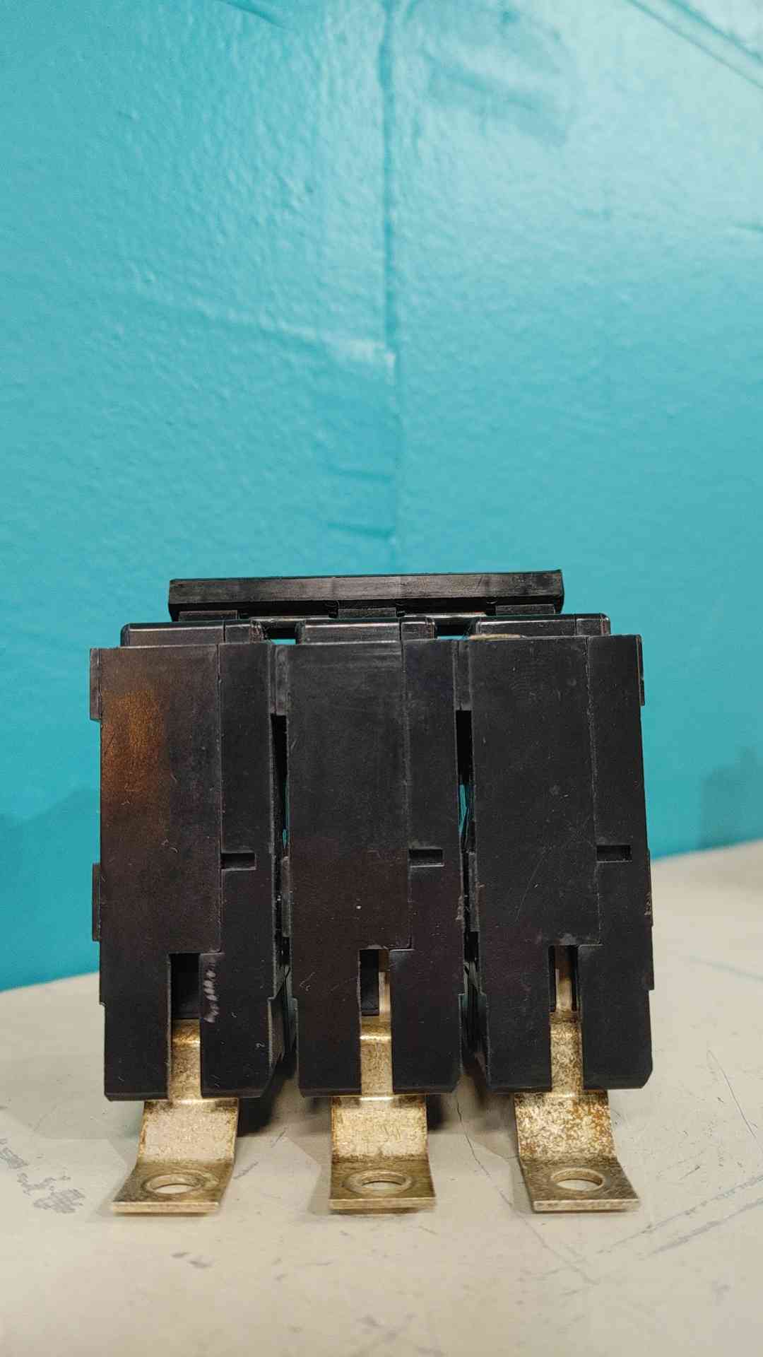 Eaton BAB3030H 30 Amp 3 Pole Bolt On Circuit Breaker Type BA Quicklag 30A 240V