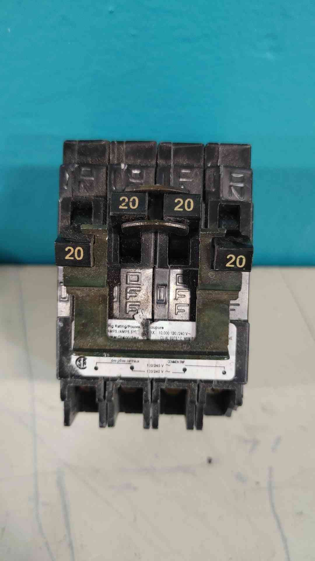 Siemens Q22020CT2 Quadplex Circuit Breaker 20A 2-Pole Type QT 120/240V