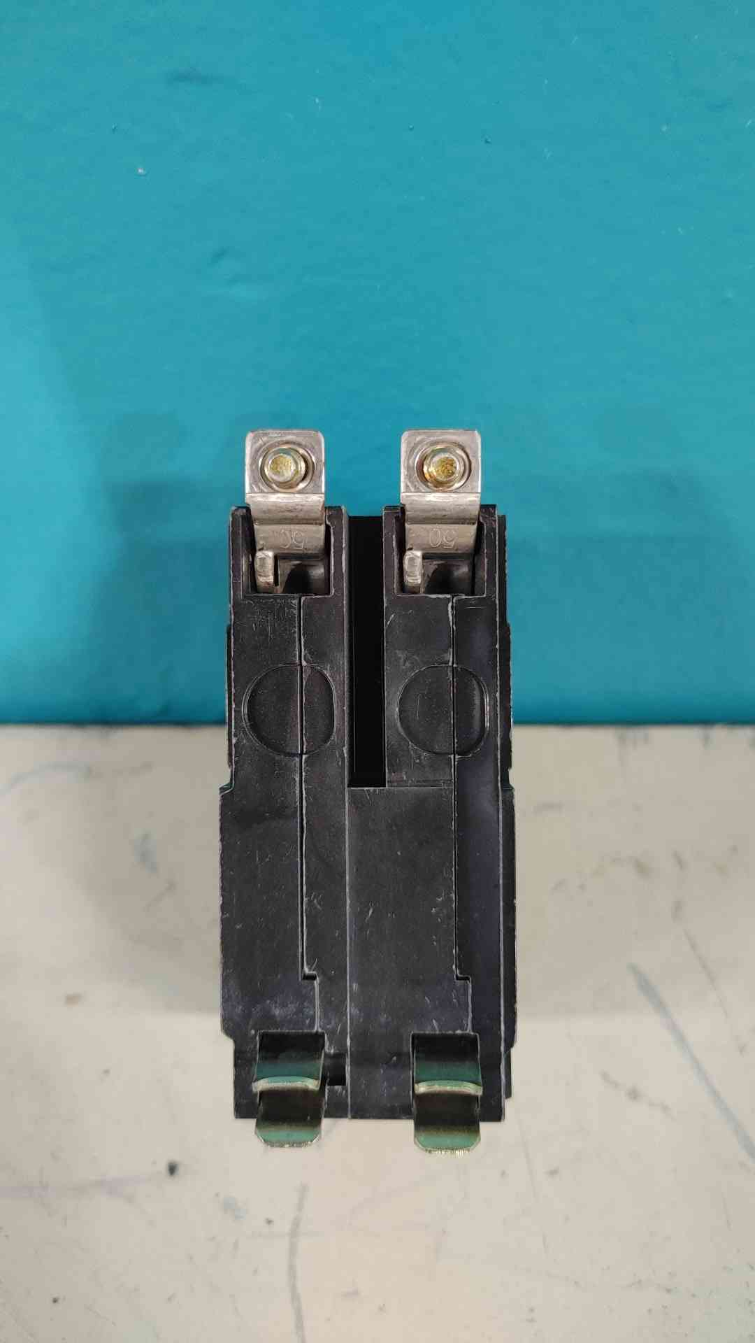 Square D QO240 2 Pole 40 Amp 120/240V Plug-On Circuit Breaker QO
