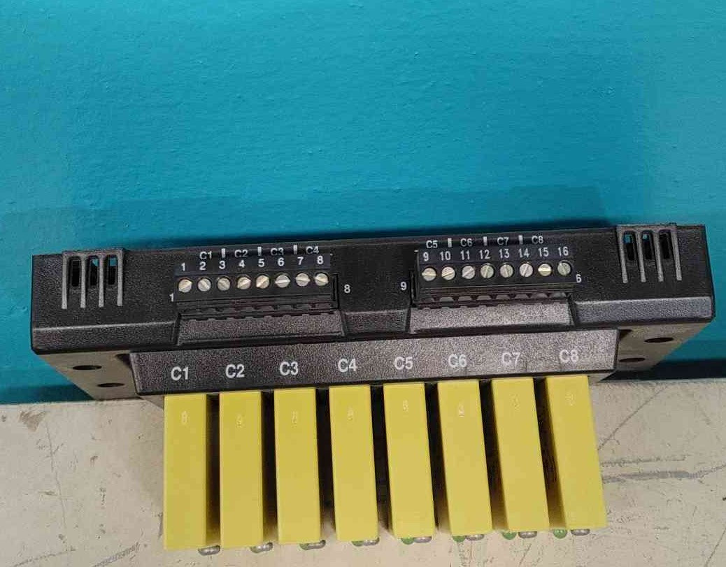 Schneider PowerLogic IOX08 I/O Extension Module w/ 8x 70G-IAC5 Modules