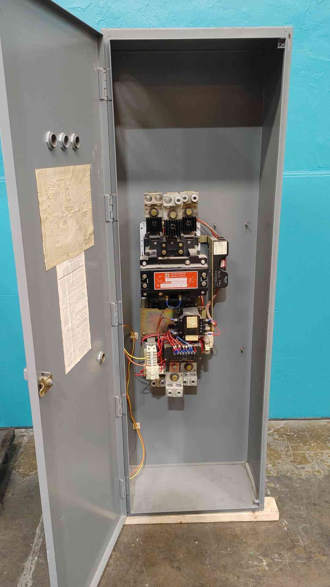 Square D 8903 SZO2 600A 600V 3-Pole Electrically Held Lighting Contactor Enclosed