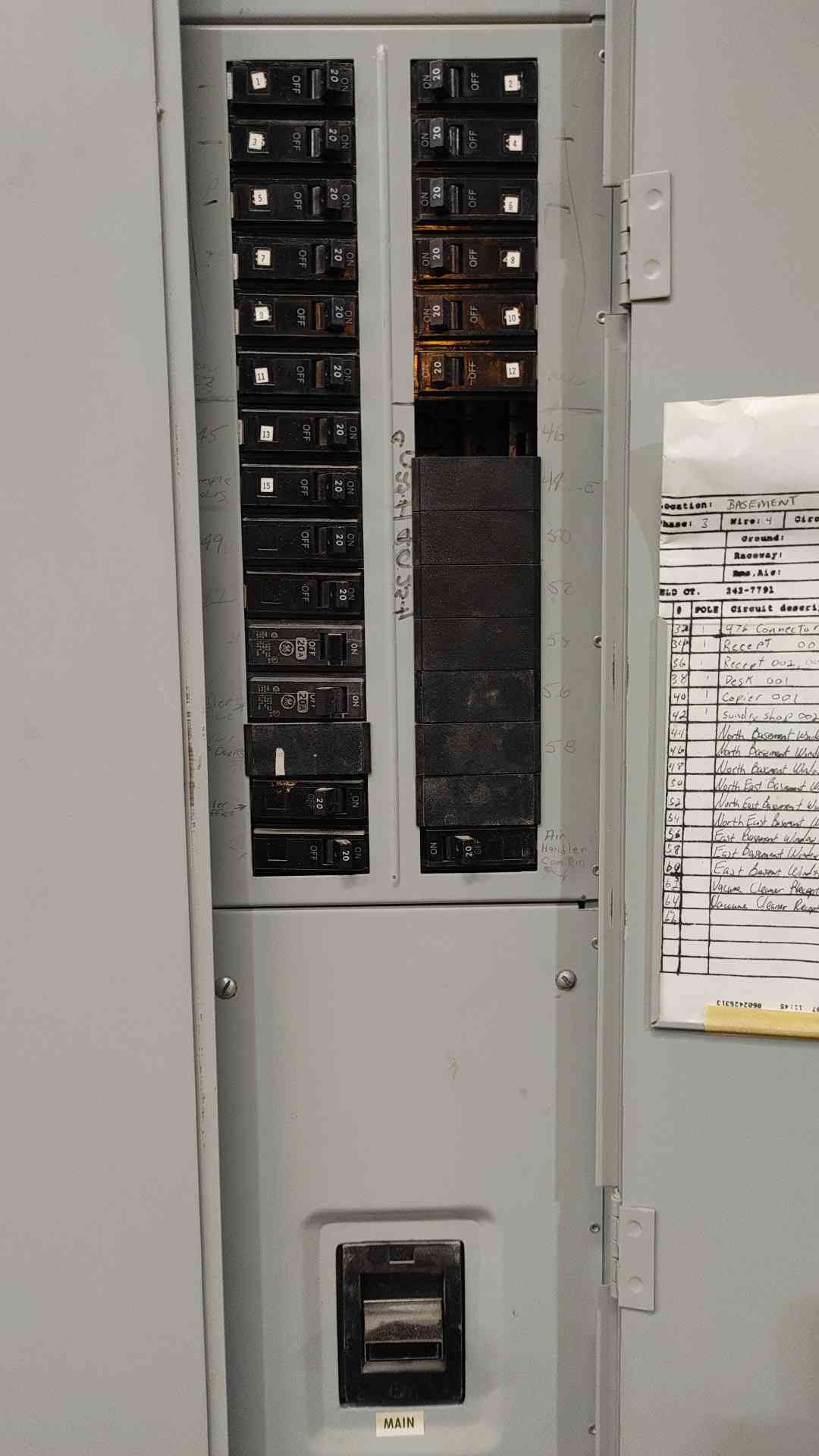 GE NLAB 125A 208Y/120V 3PH Panelboard Main Breaker Loaded w/ 20x 20A 1P & 125A 3P