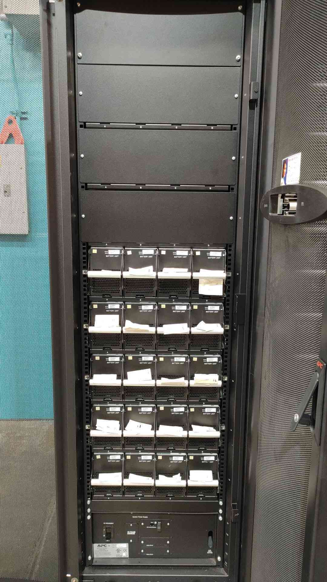 APC Symmetra PX 80kW 80kVA 208V 3 Phase UPS System SYCF80KF Battery PDU Lineup