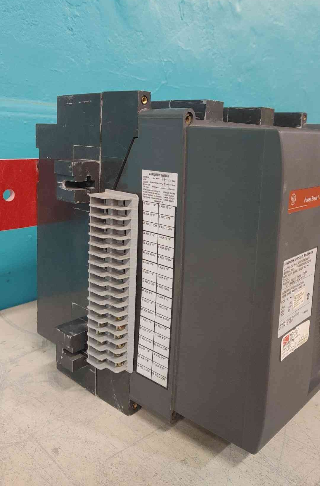 General Electric  Power Break II Hi-Break Circuit Breaker, 3-Pole, 800A Max, 600VAC(Sku:114700)