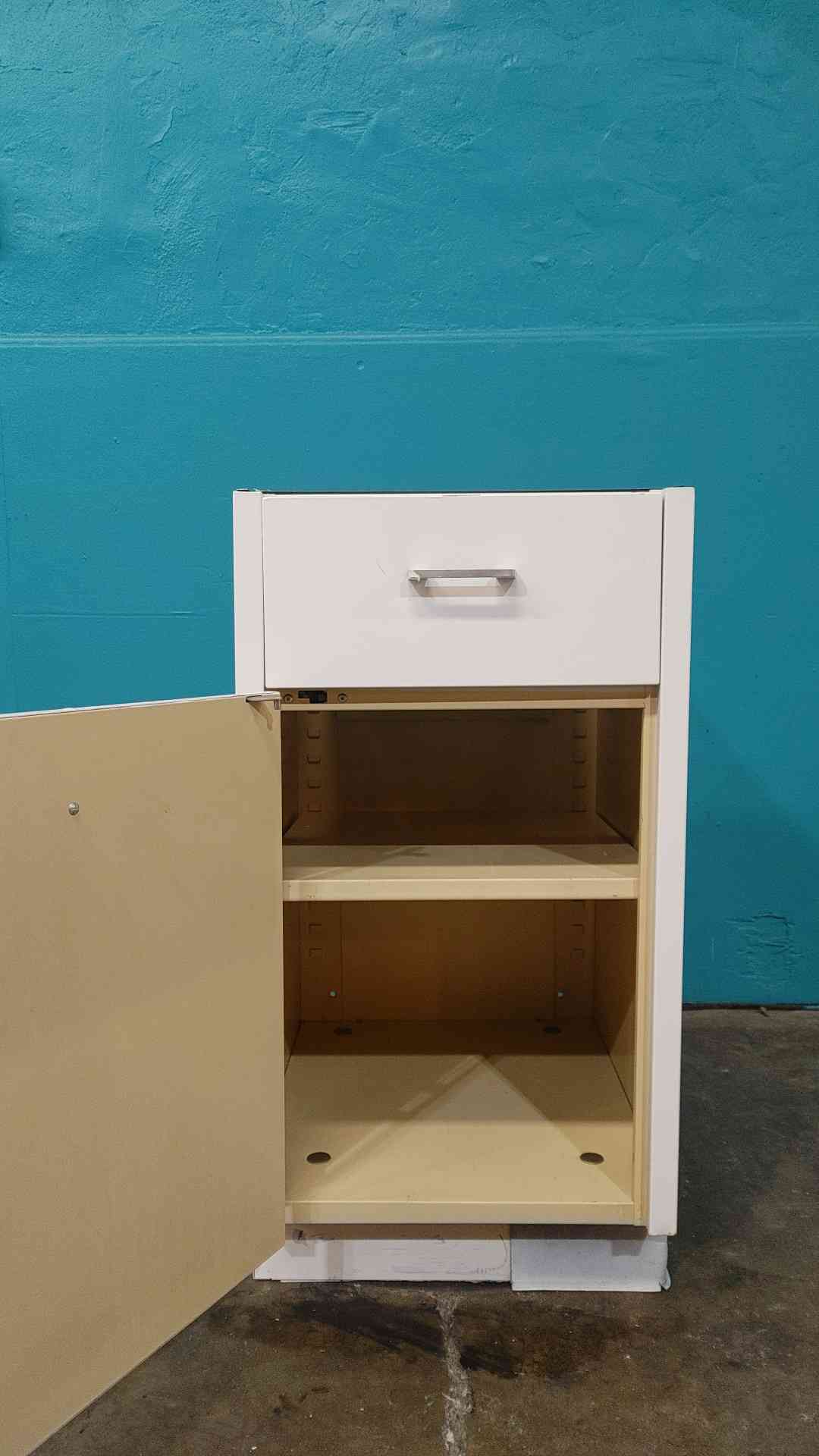 18" St. Charles 2 Door Cabinet (Sku:115122)