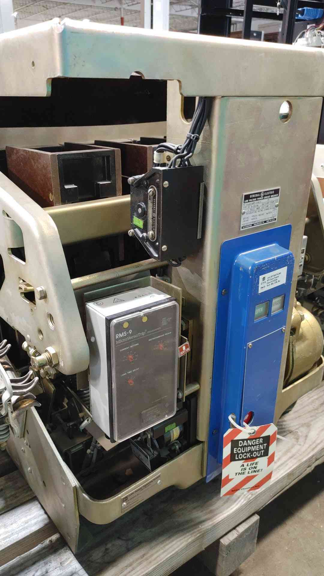 GE AK-T-2A-50 2000A Frame Air Circuit Breaker 600V 3P Drawout RMS-9 Trip Unit