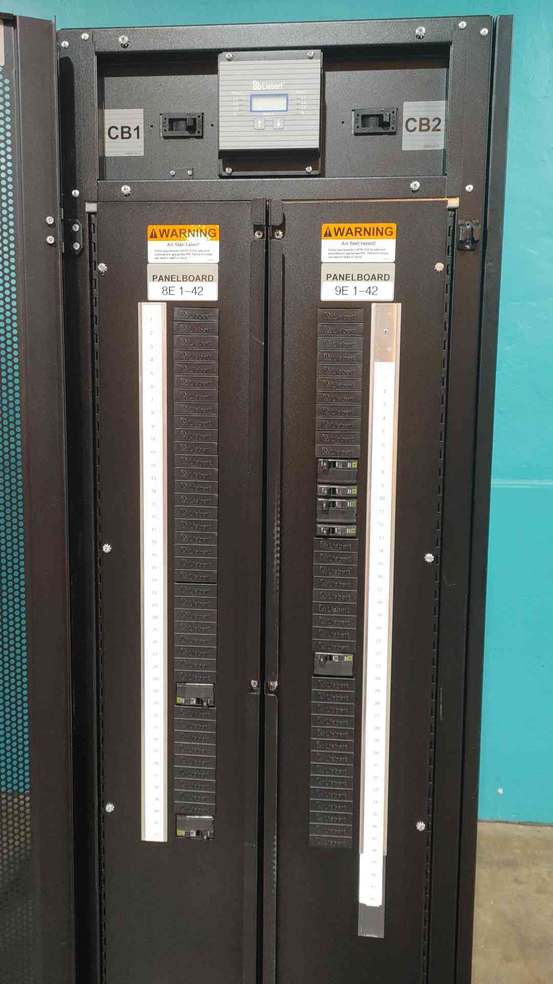 Liebert FDC4424SB11 720A Dual Input Power Distribution Cabinet PDU 208/120V 84 Pole