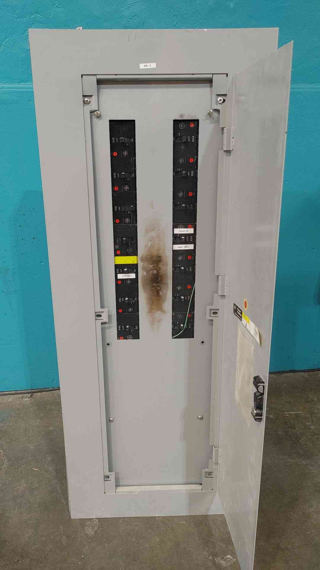GE A Series Loaded 100A Panelboard W 14 3-Pole Breakers 100A 60A 30A 15A AF49S Cover