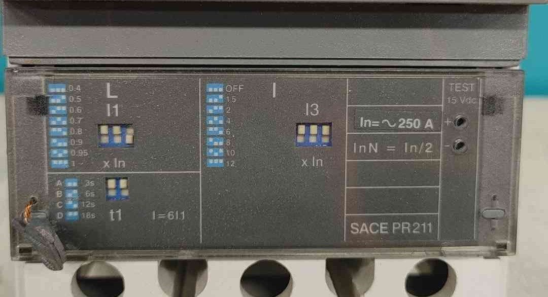 ABB SACE S4 S4H 250A 3 Pole Circuit Breaker 600V PR211 Trip Unit 250 Amp 65kA