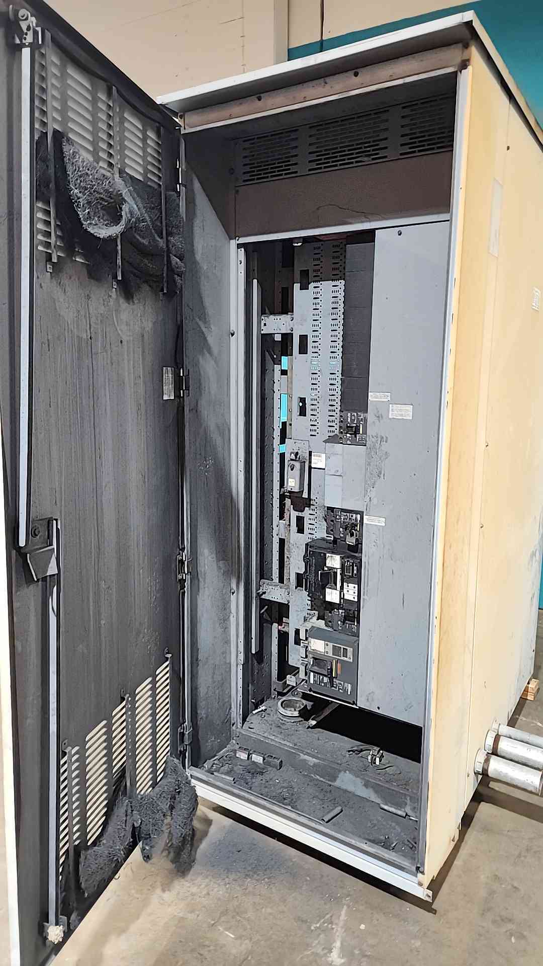 Square D NEMA 3R 1200A Outdoor I-Line Switchboard Panelboard 800A 400A 250A 60A Breakers